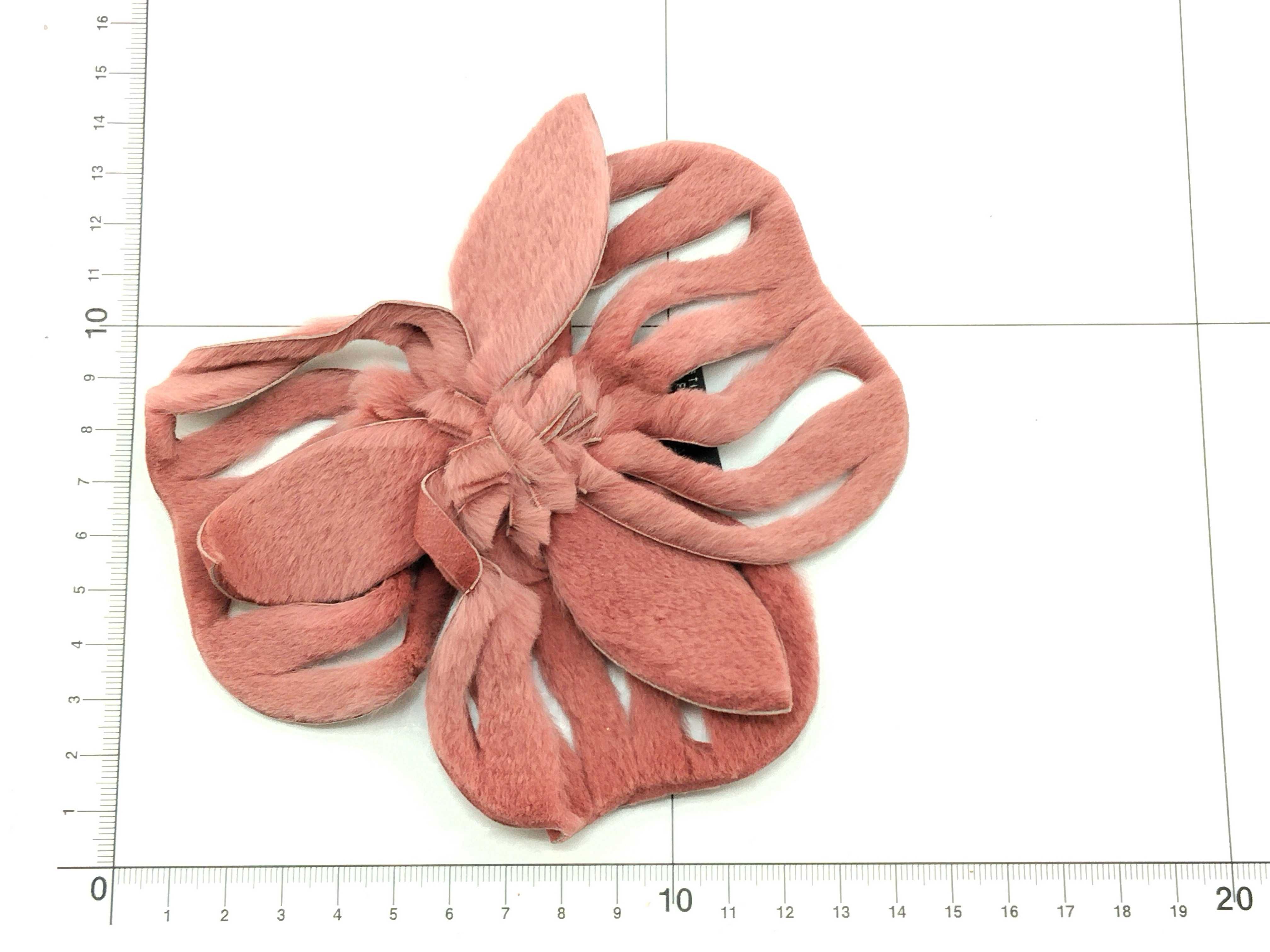 Fur Brooch / Fur / Pink / Small Clasp Brooch — view 11