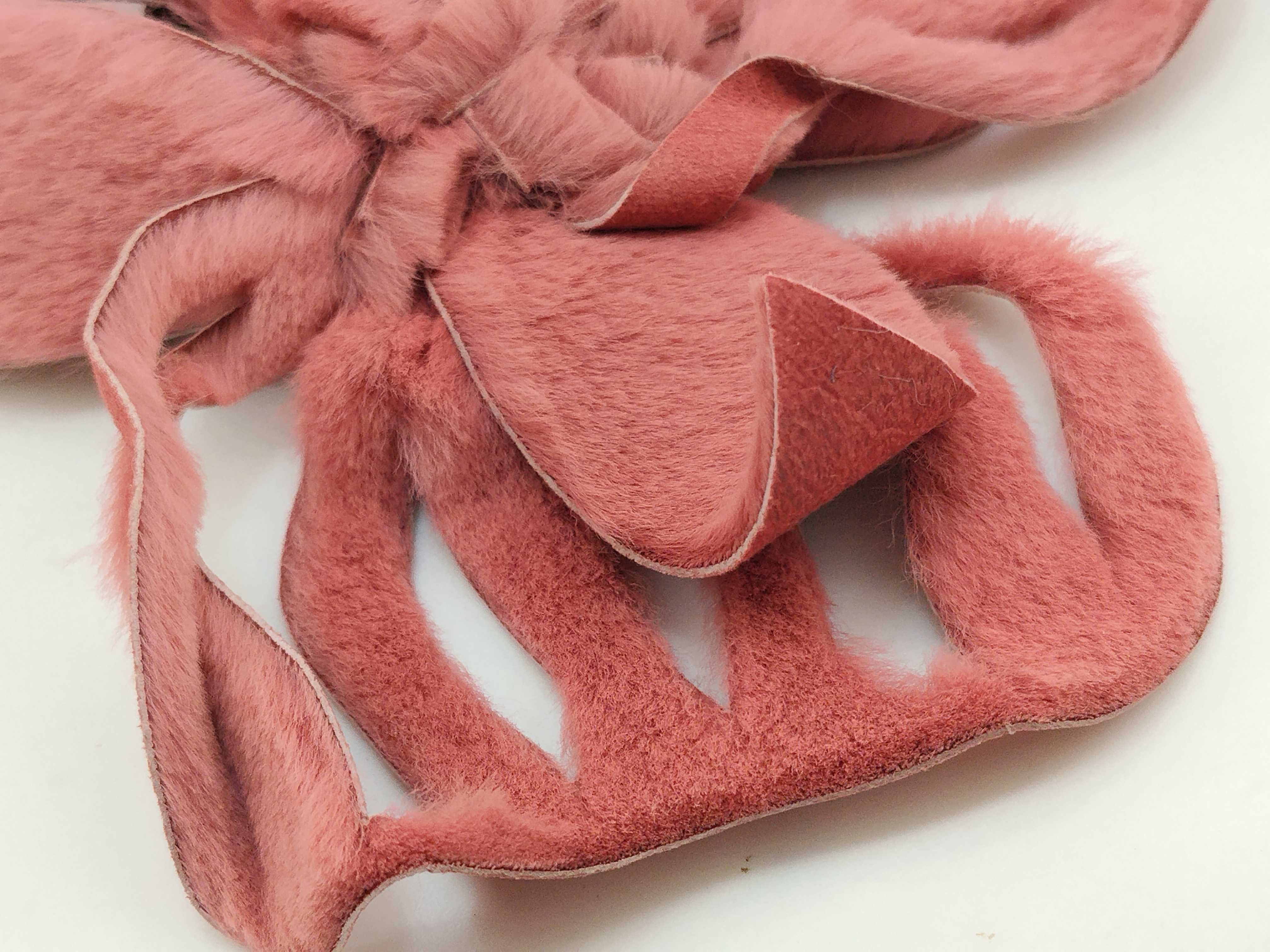 Fur Brooch / Fur / Pink / Small Clasp Brooch — view 10