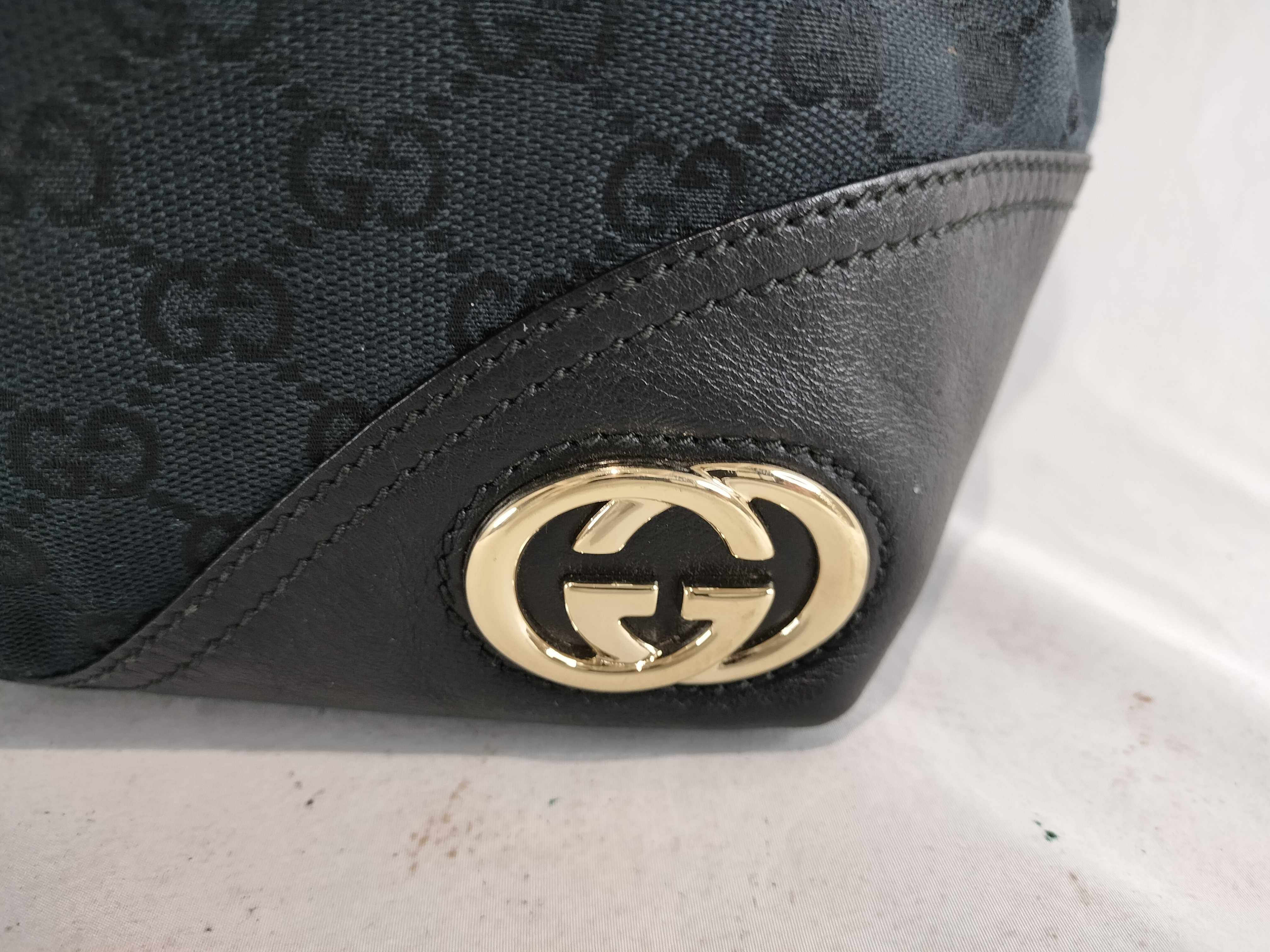 Interlocking GG Supreme Semi-Shoulder Bag Handbag — view 2