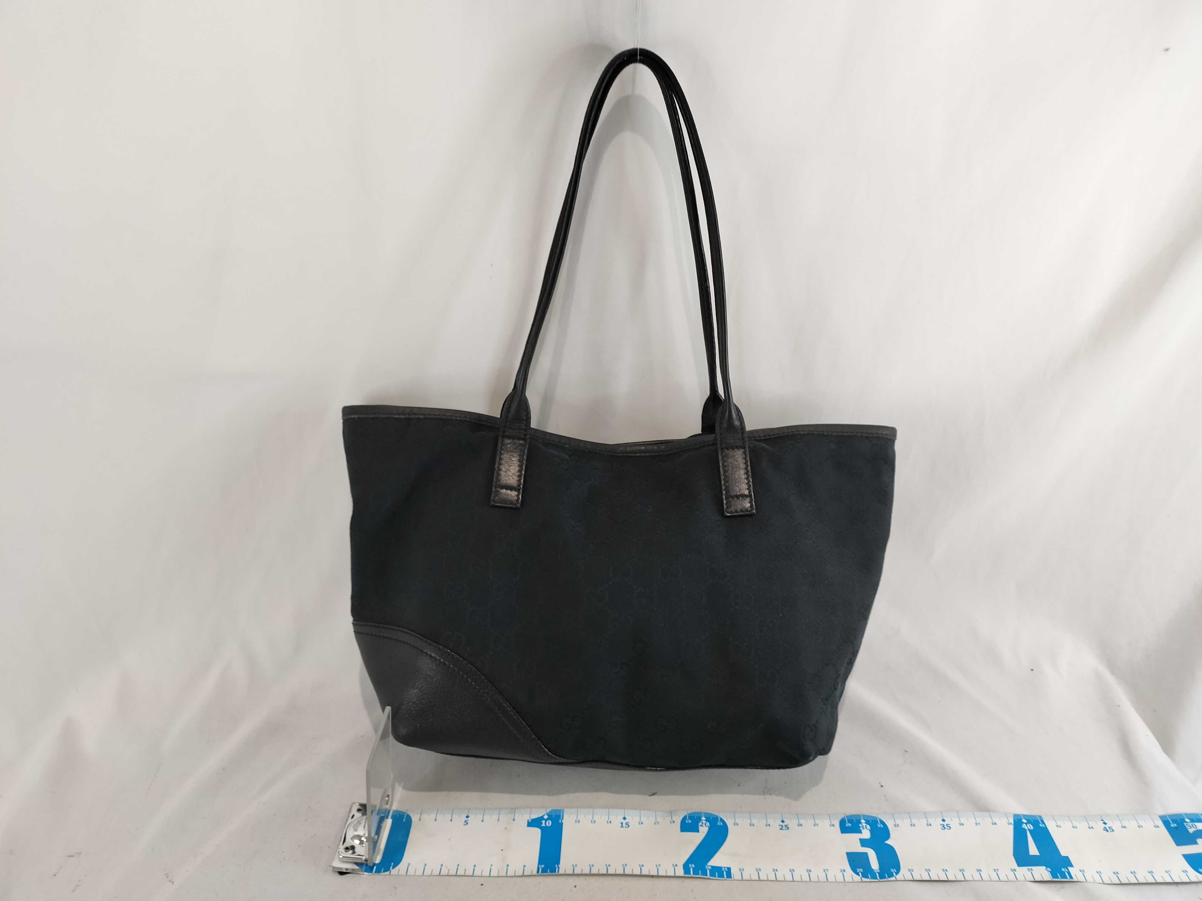 Interlocking GG Supreme Semi-Shoulder Bag Handbag — view 3