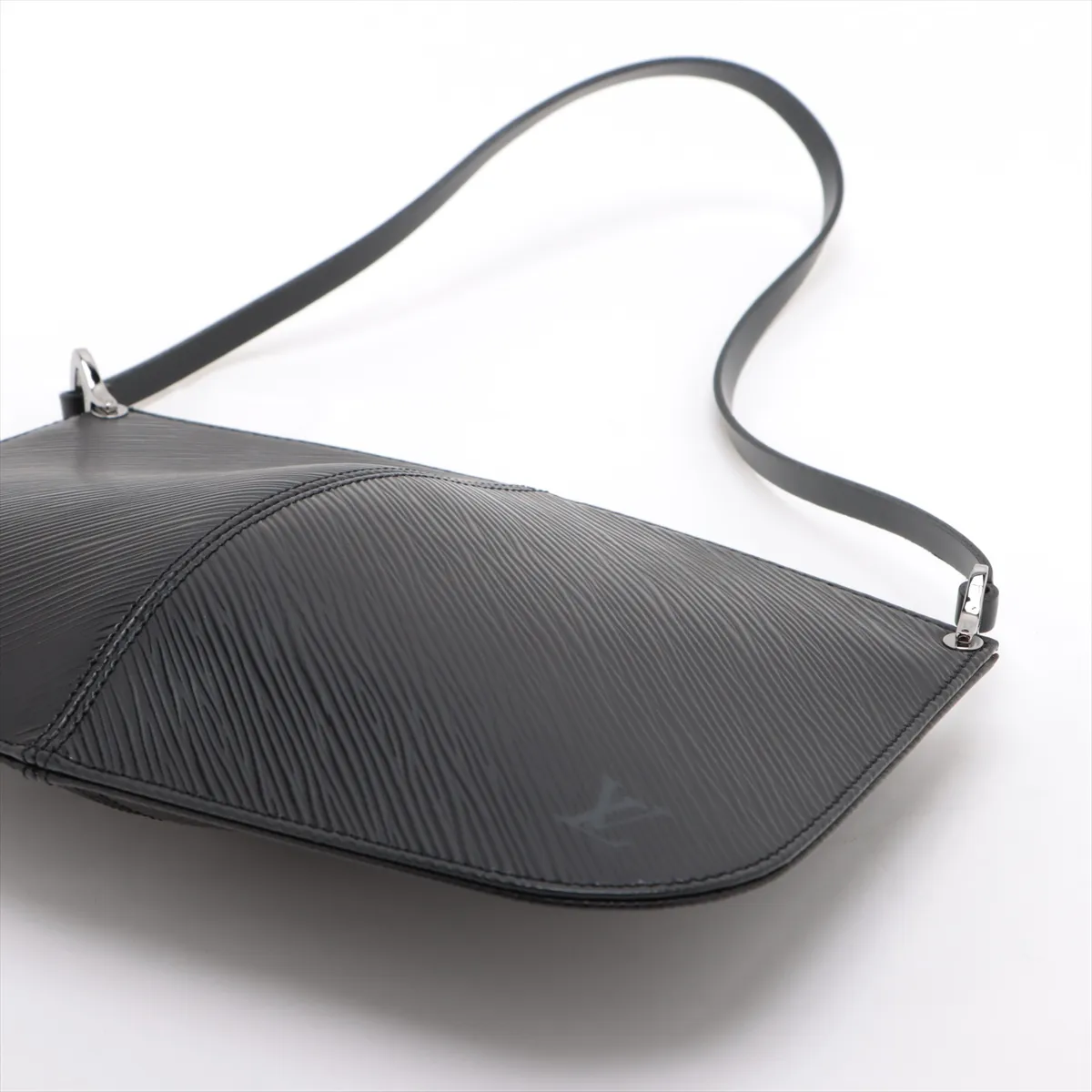 Epi Pochette Demilune M52622 SP0013 Black — view 3