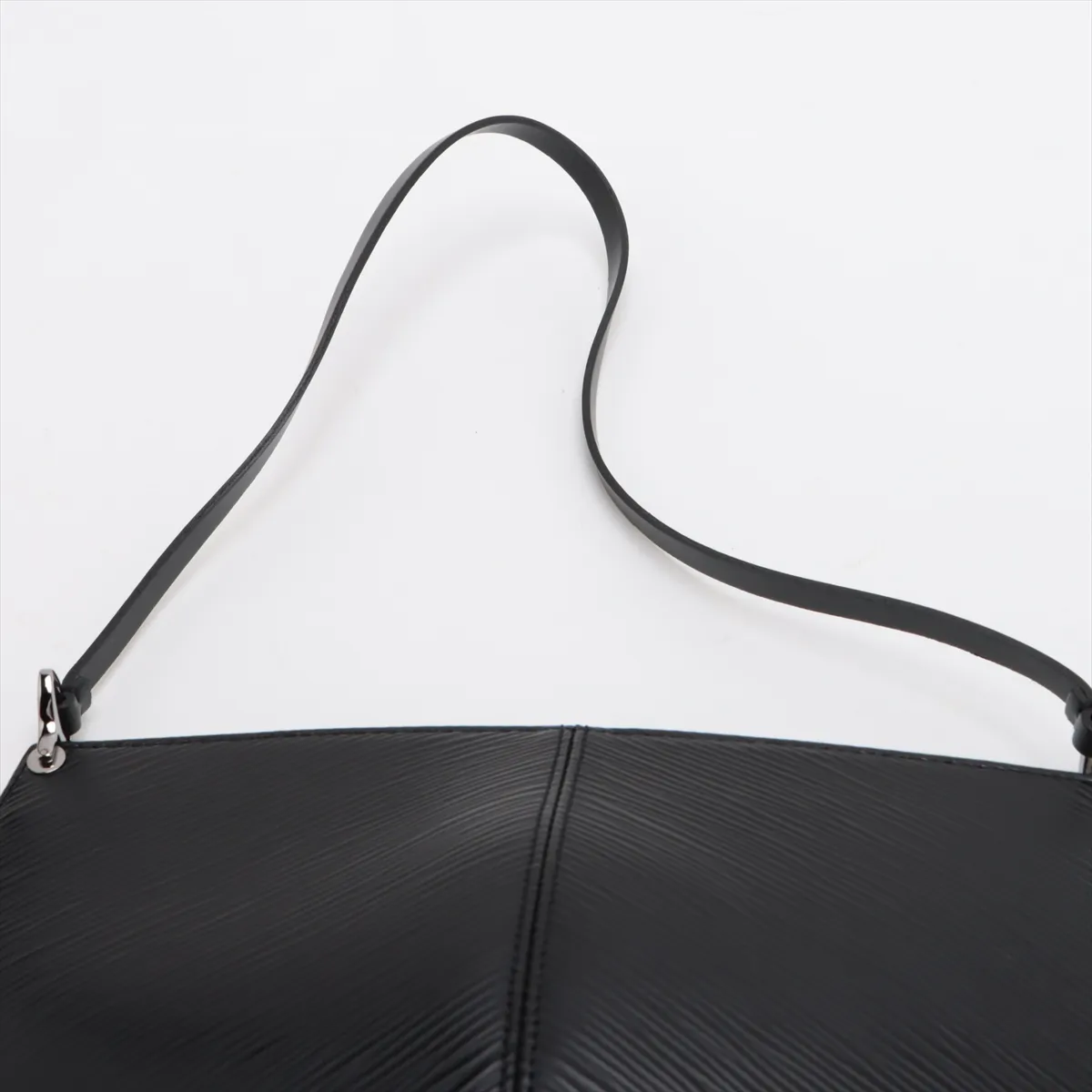 Epi Pochette Demilune M52622 SP0013 Black — view 6