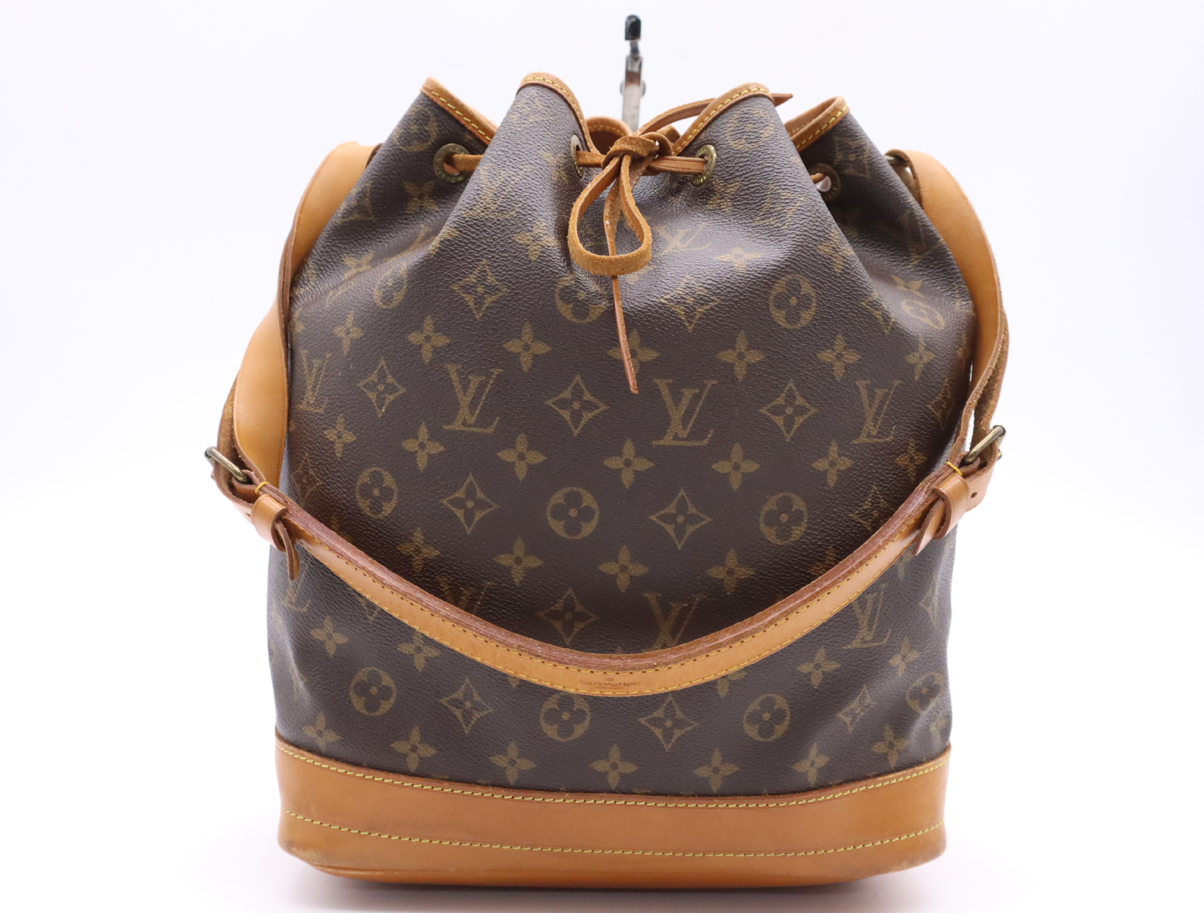 M42224 Monogram Noé Shoulder Bag