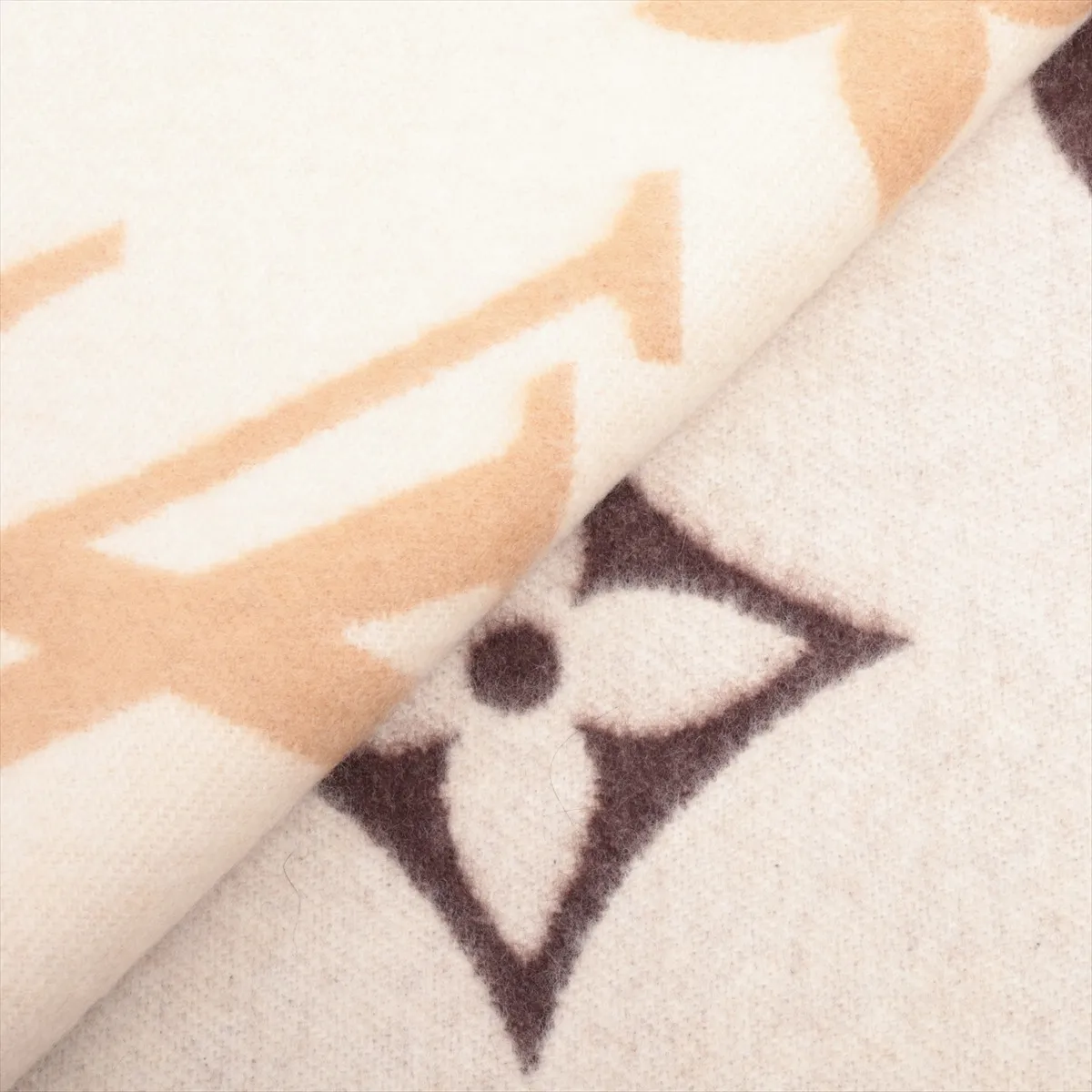 M73675 Escharp Reykjavik Gradient FF1221 Muffler Cashmere Beige x Brown — view 2