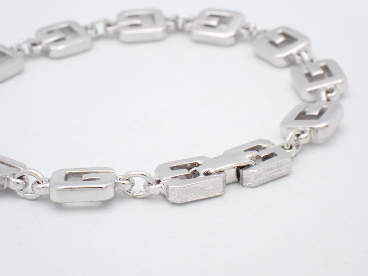 Other items in the line: Precious metal bracelets and bangles (metal), wrist circumference approximately 19.5 cm. — view 3