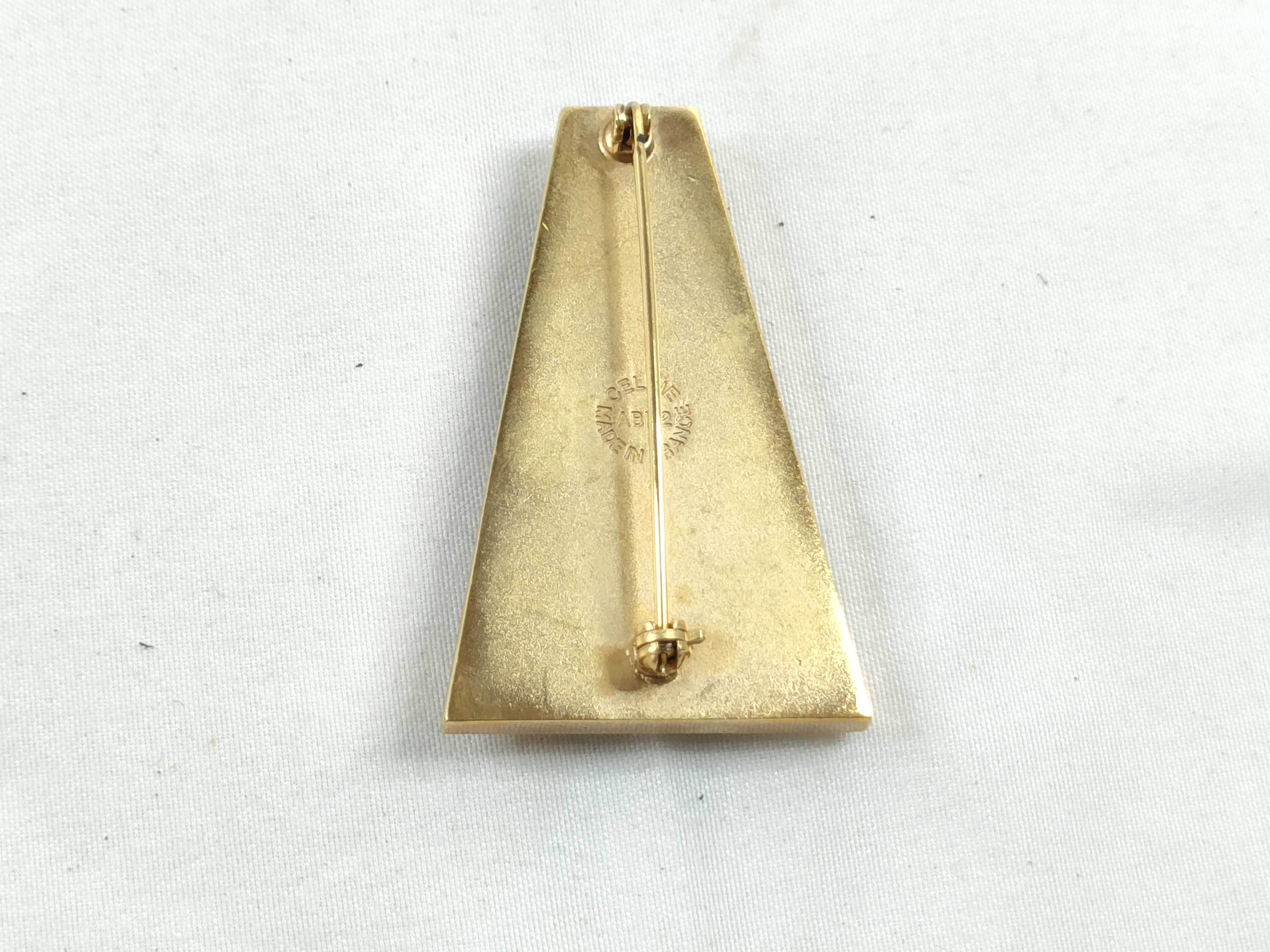 brooch — view 2