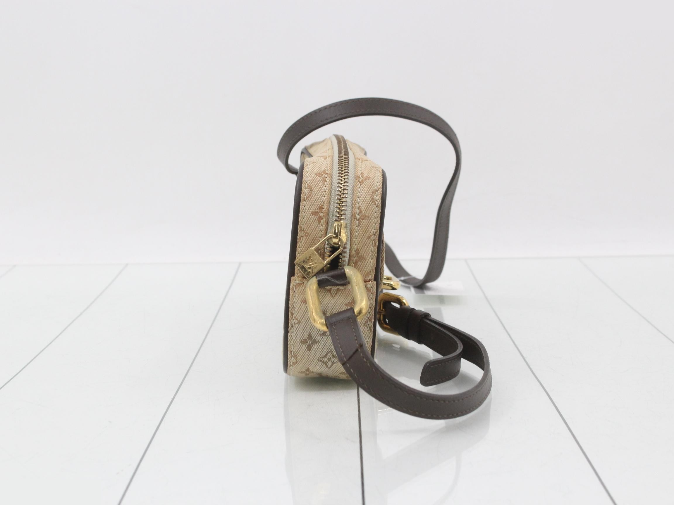 LV Mini Juliet MM Shoulder Bag — view 4