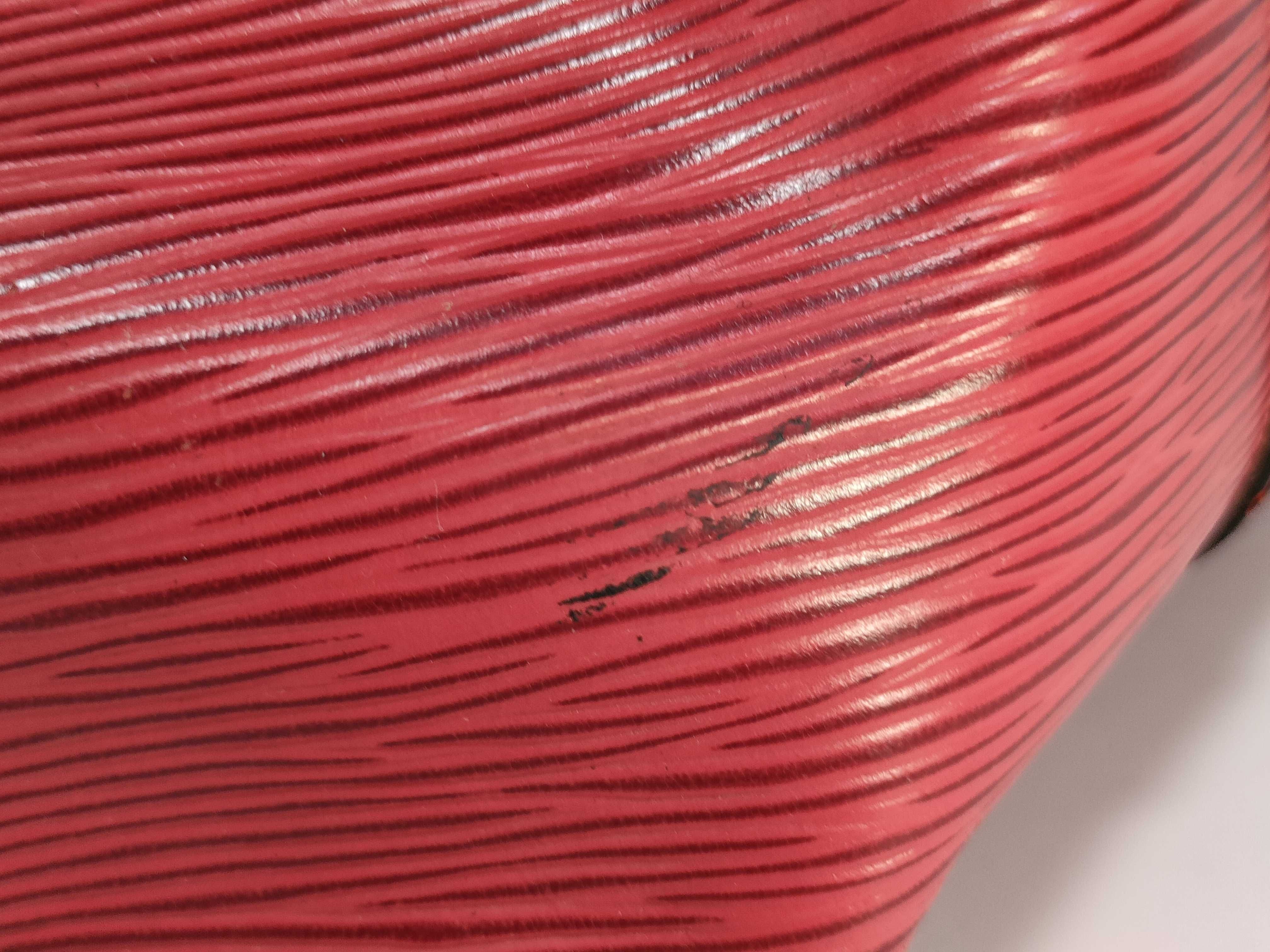 Epi Noé Shoulder Bag — view 12