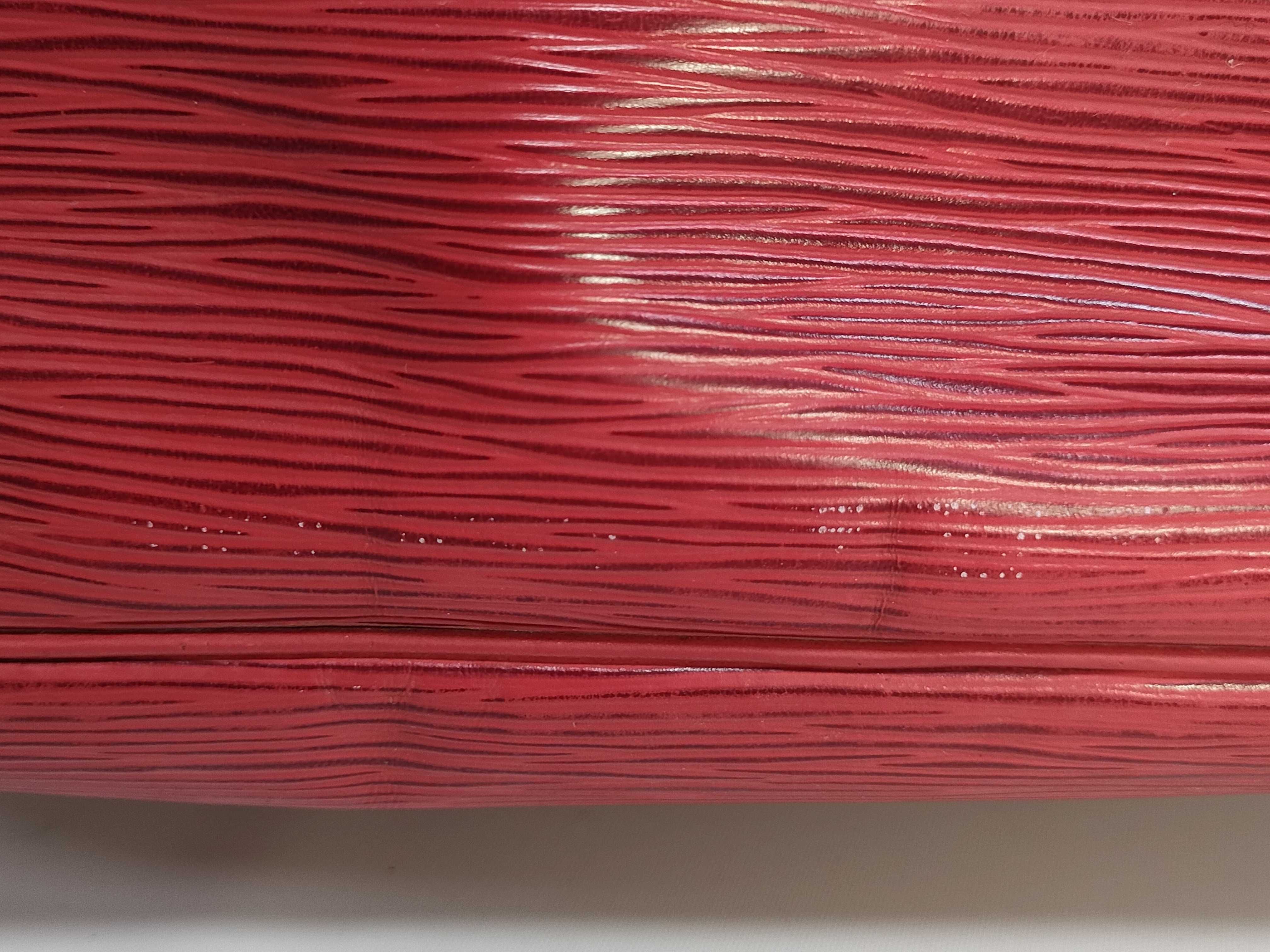 Epi Noé Shoulder Bag — view 9
