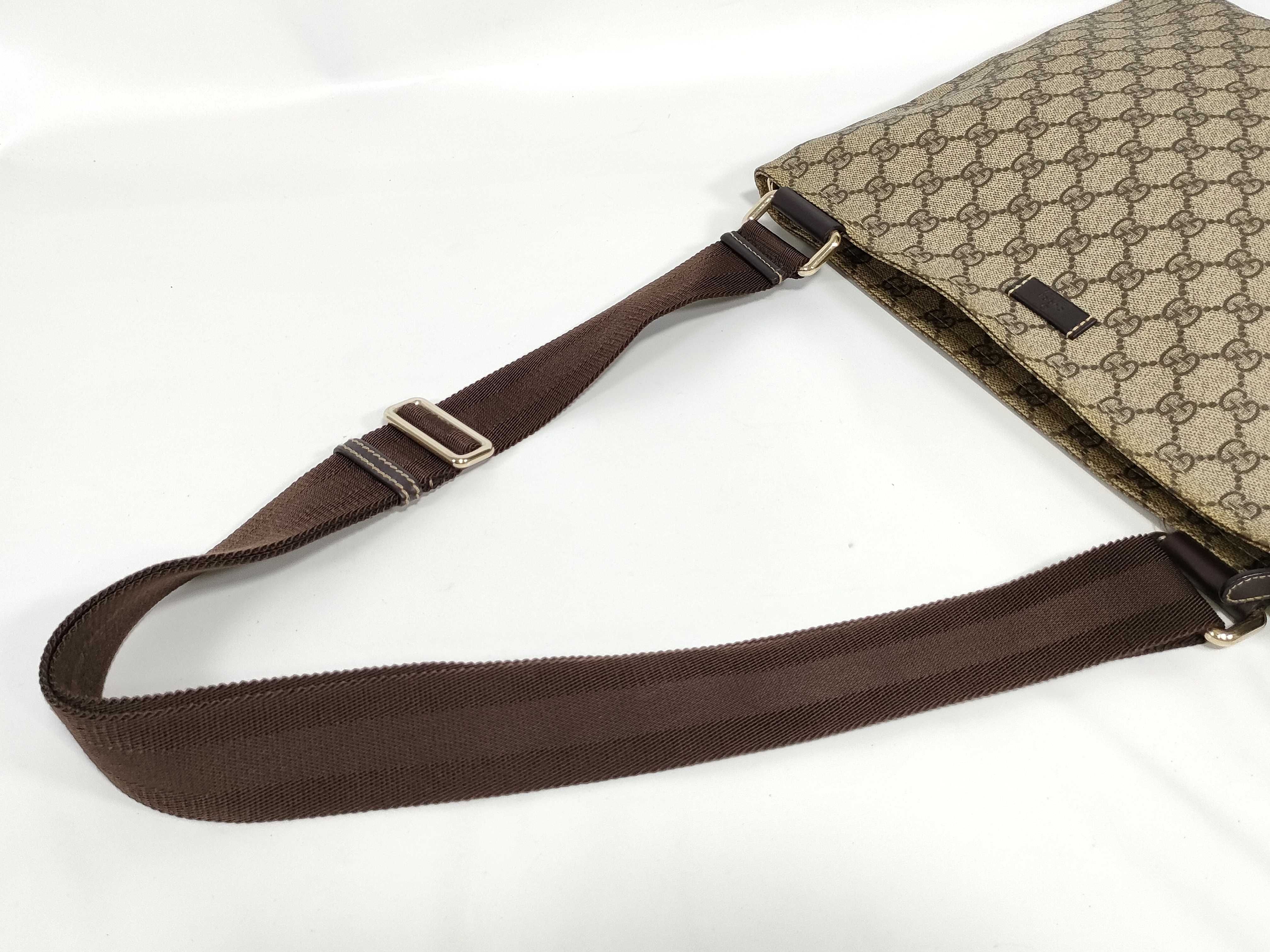 GG Supreme Messenger Crossbody Bag (Shoulder Bag) — view 3