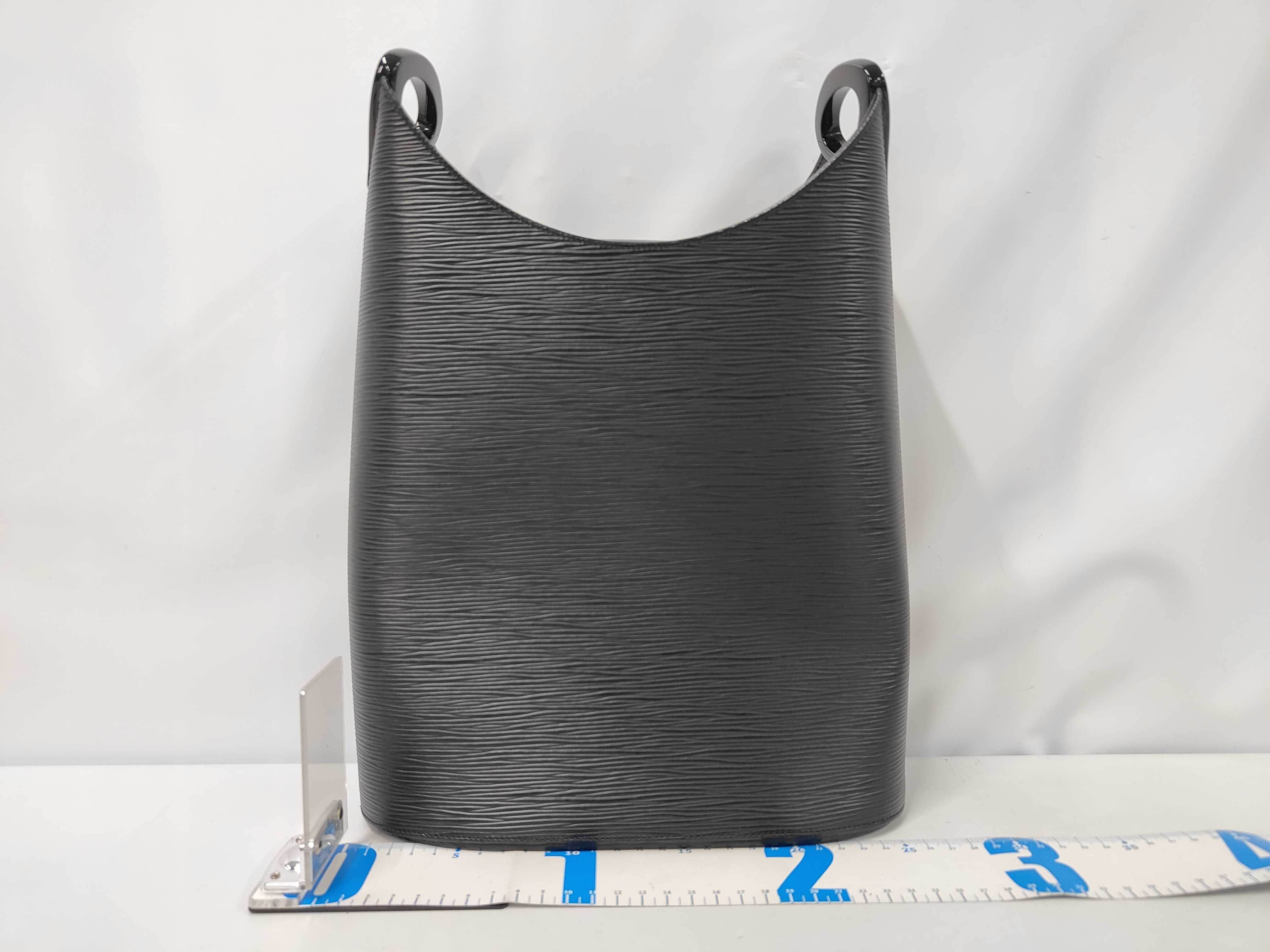bag, Louis Vuitton Epi Verseau Noir, excellent condition shoulder bag — view 2