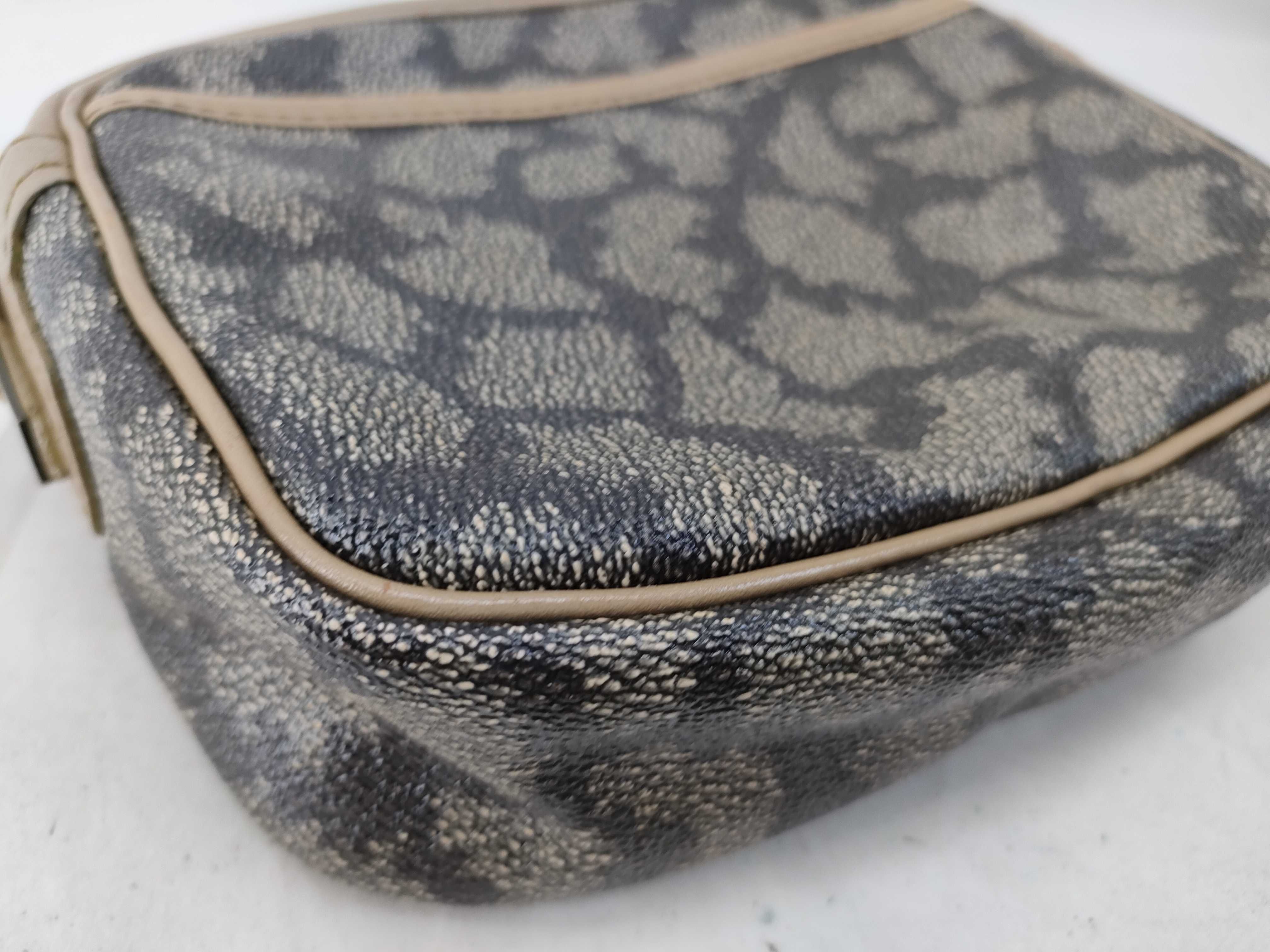 Giraffe Shoulder Bag (1 item) — view 3
