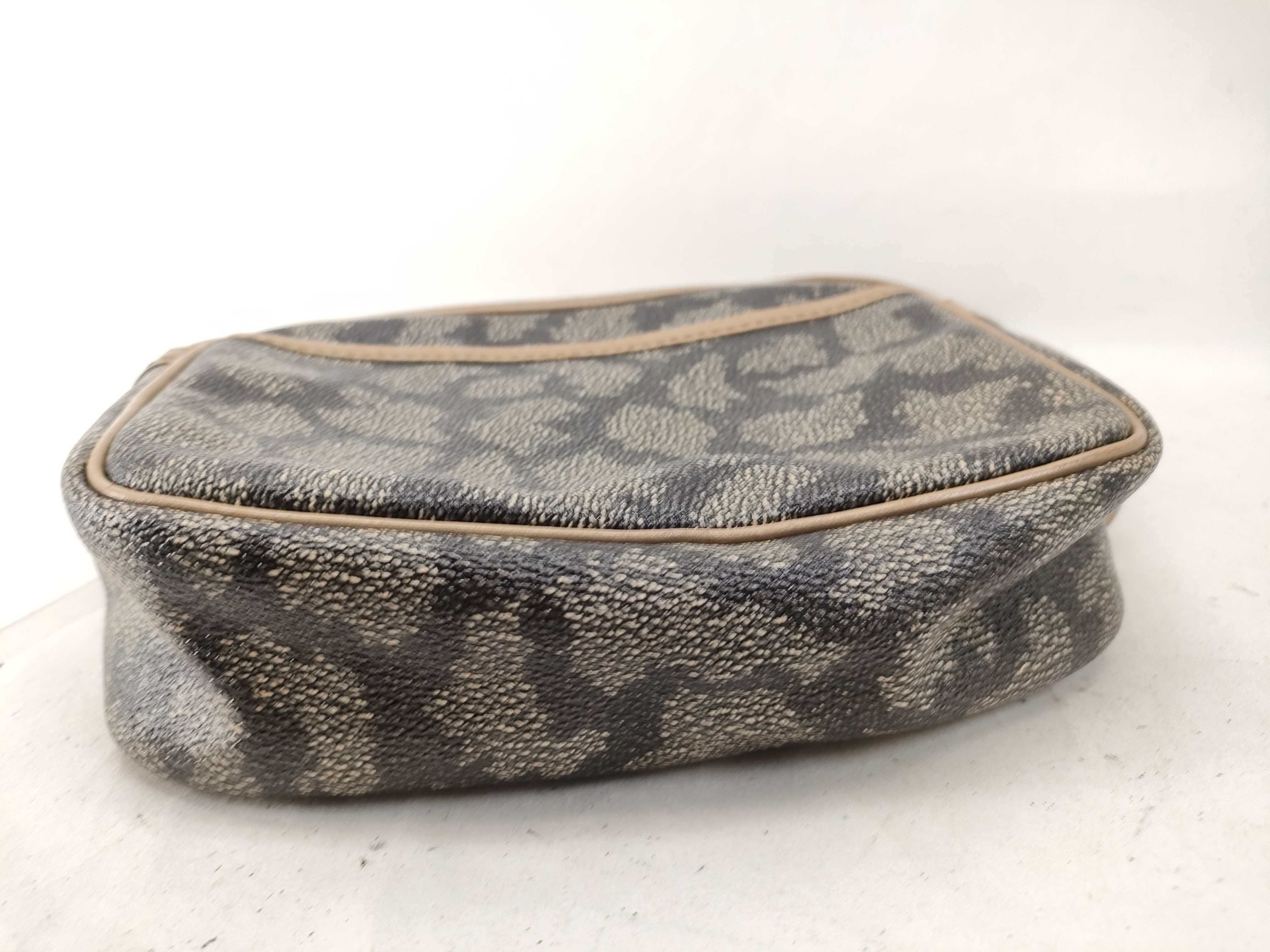 Giraffe Shoulder Bag (1 item) — view 4