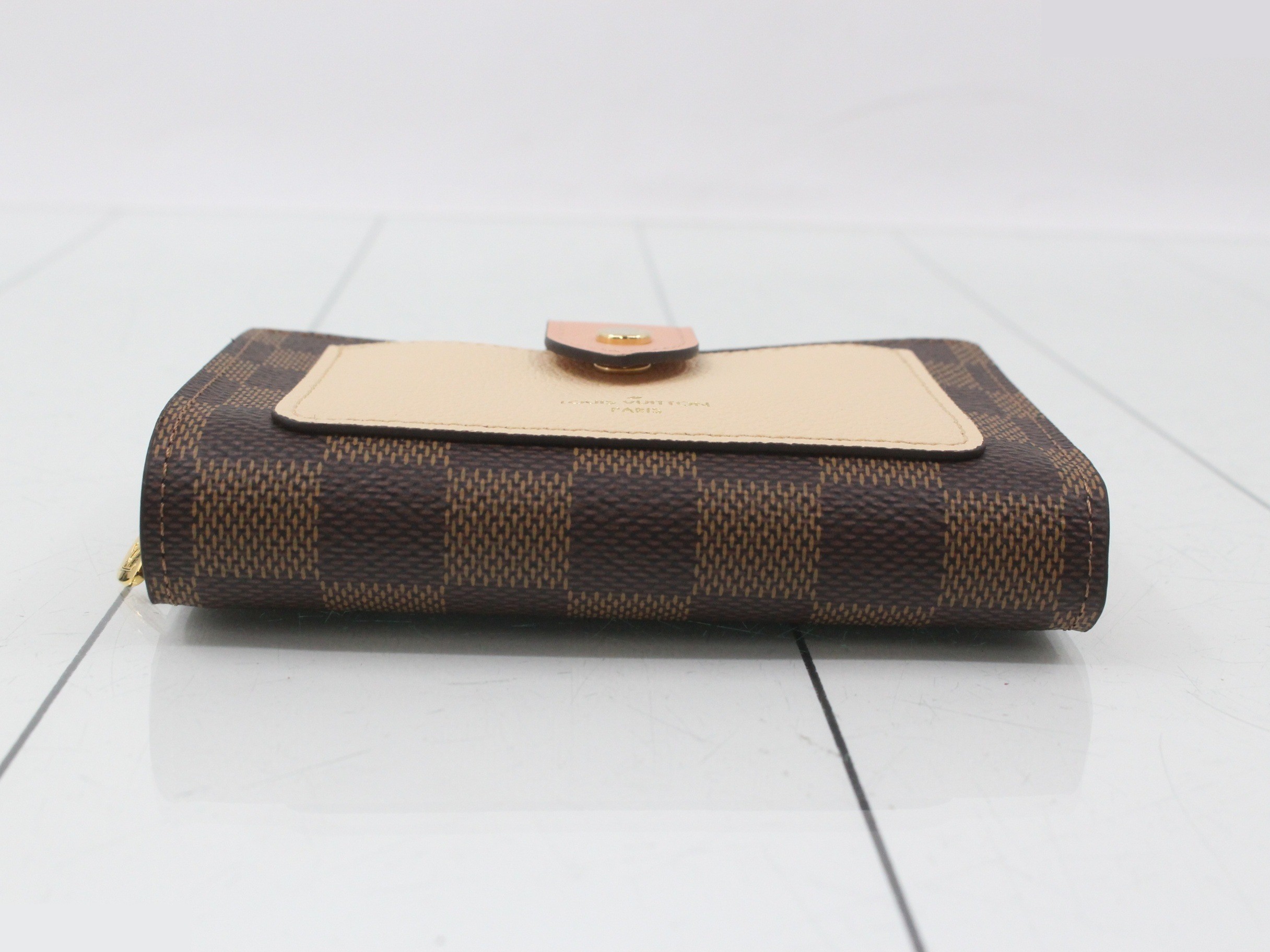wallet — view 3