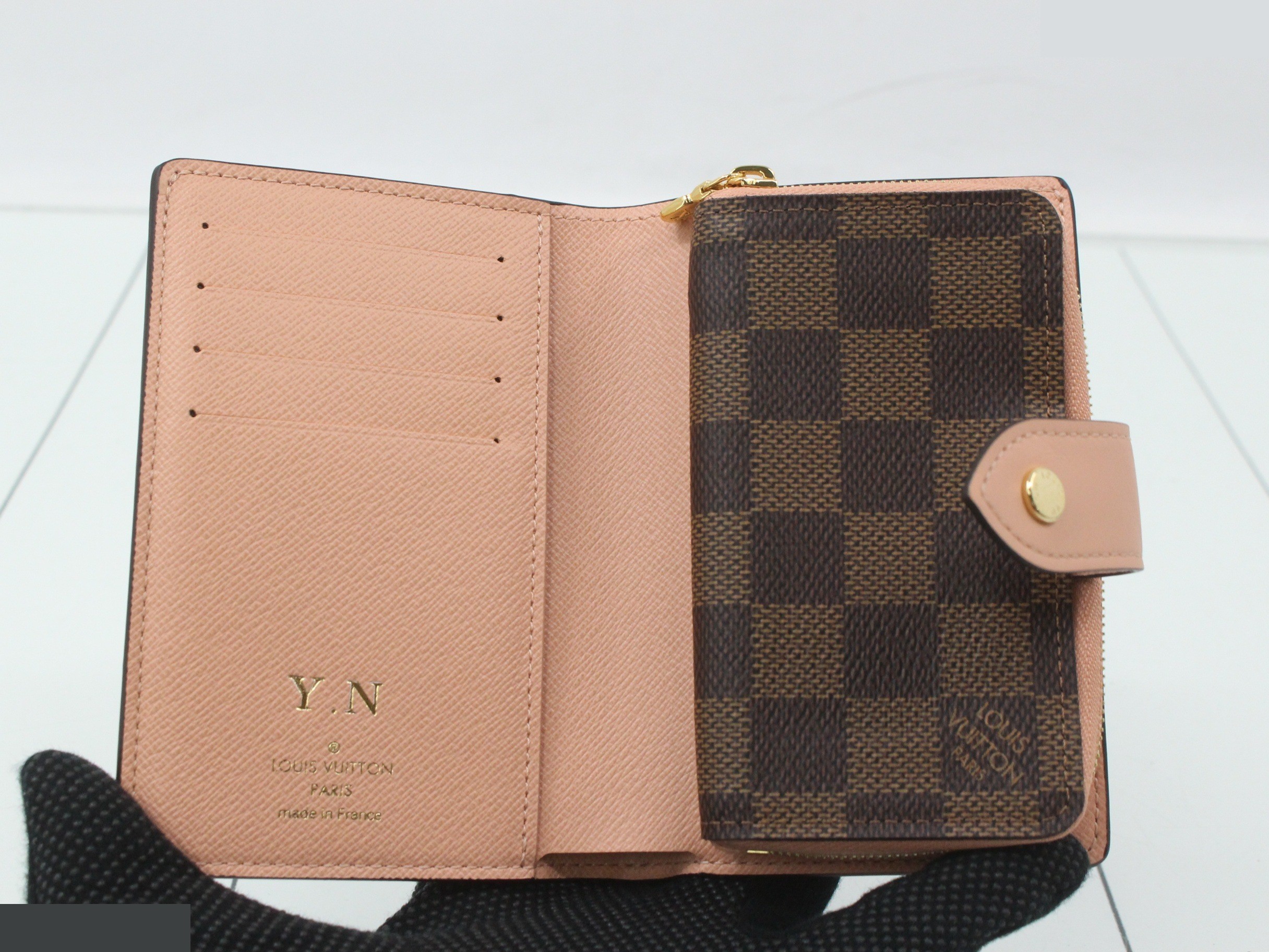 wallet — view 4