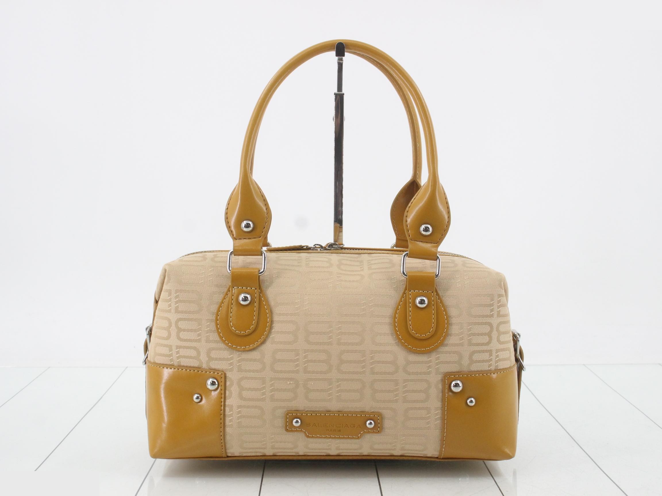 BB pattern handbag