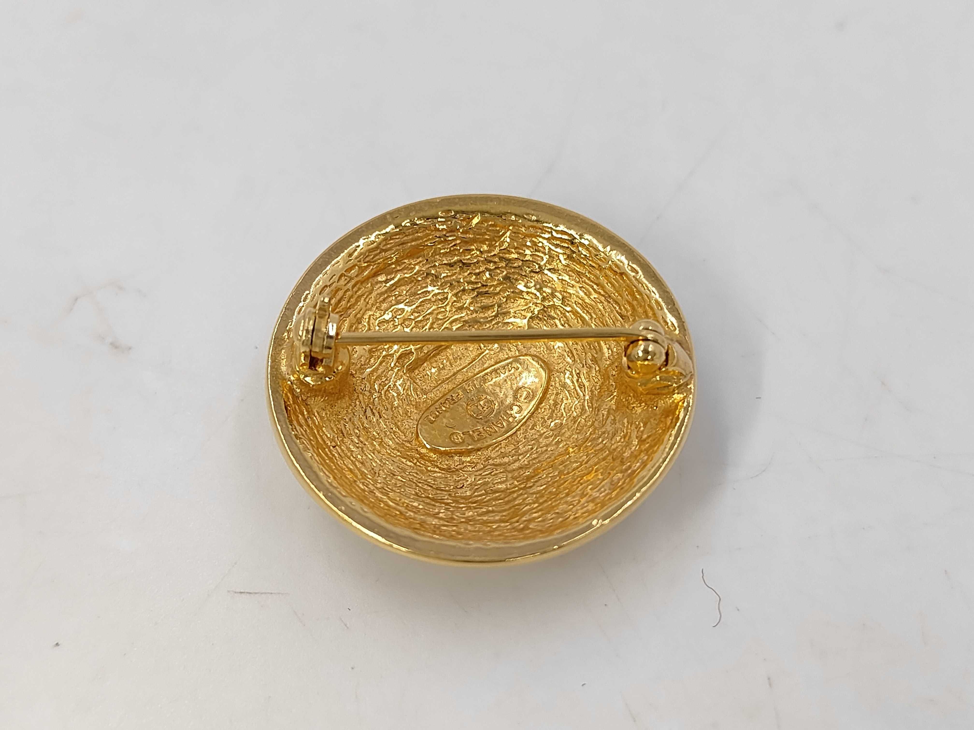 Matelassé Round Coco Gold Brooch — view 2