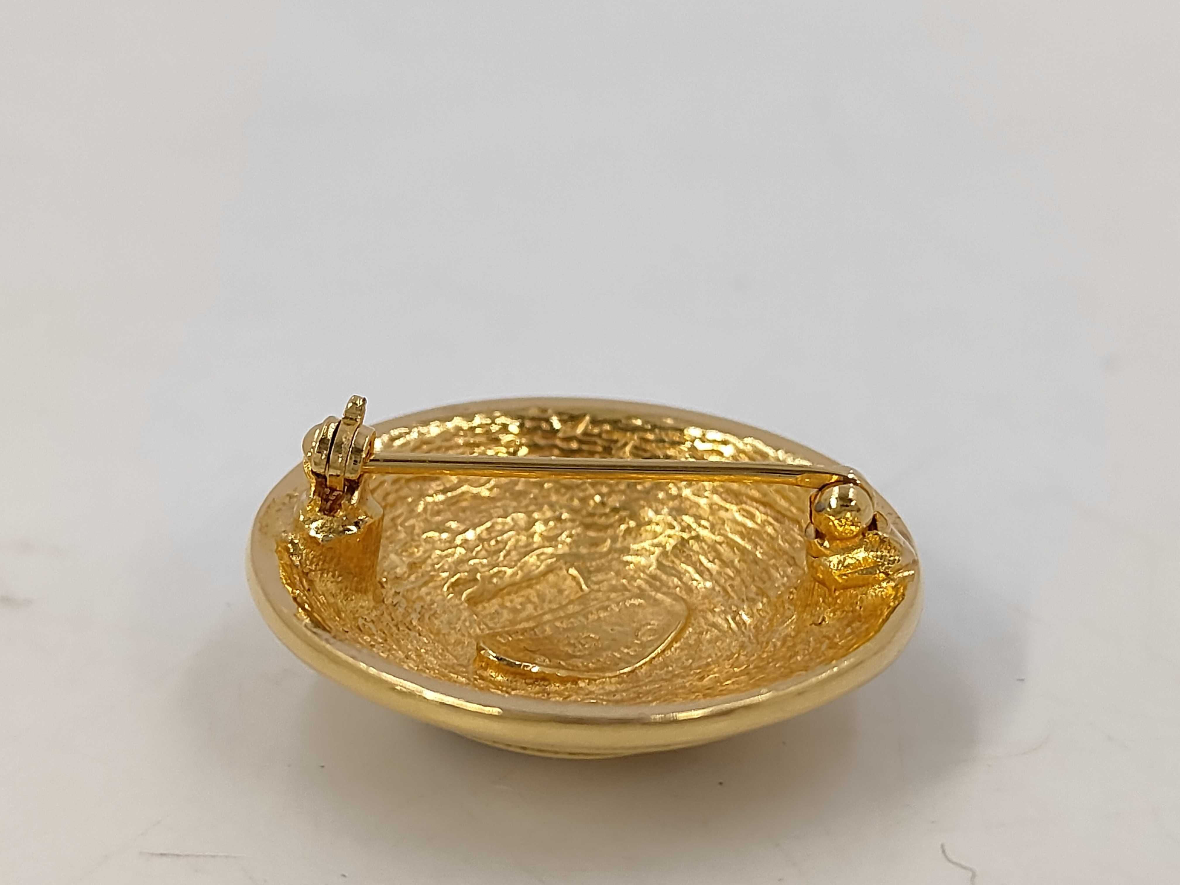 Matelassé Round Coco Gold Brooch — view 3