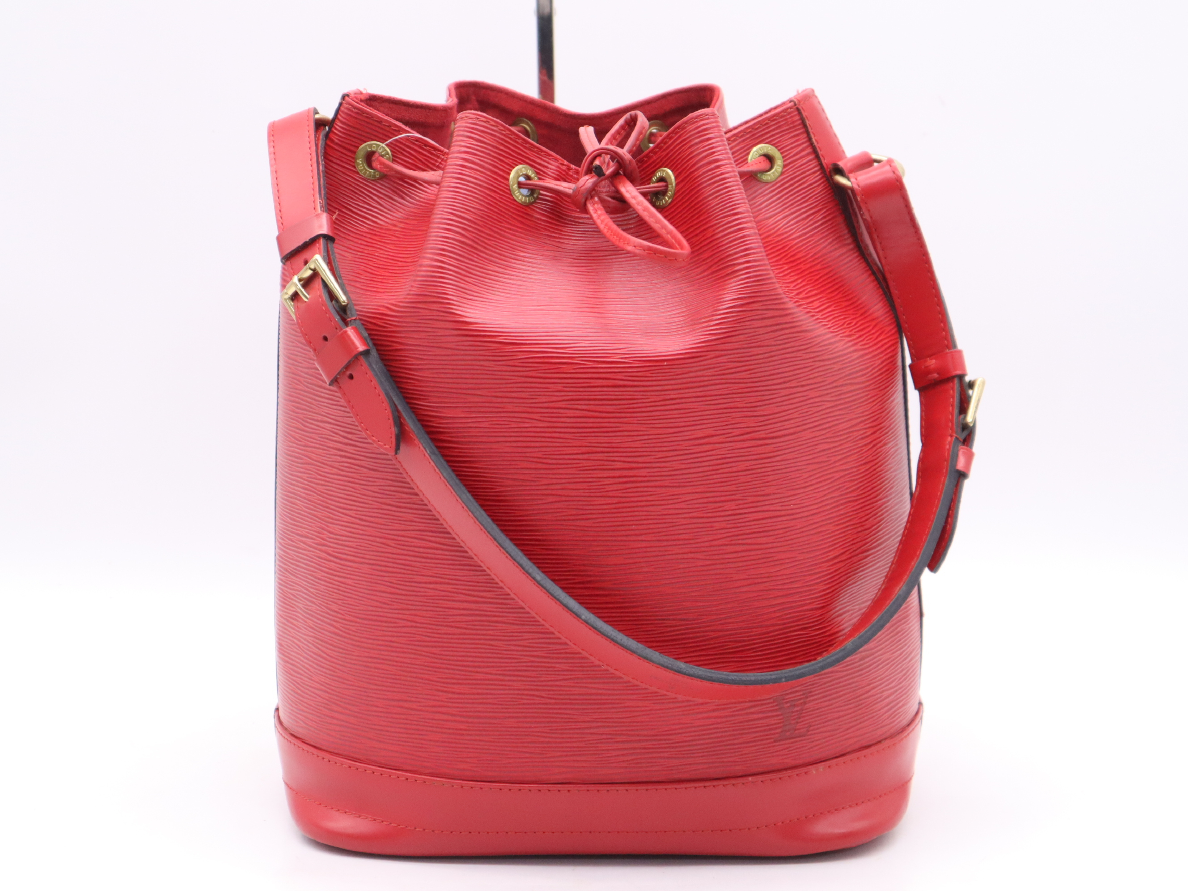 M44007 Epi Noé Castilian Red Shoulder Bag