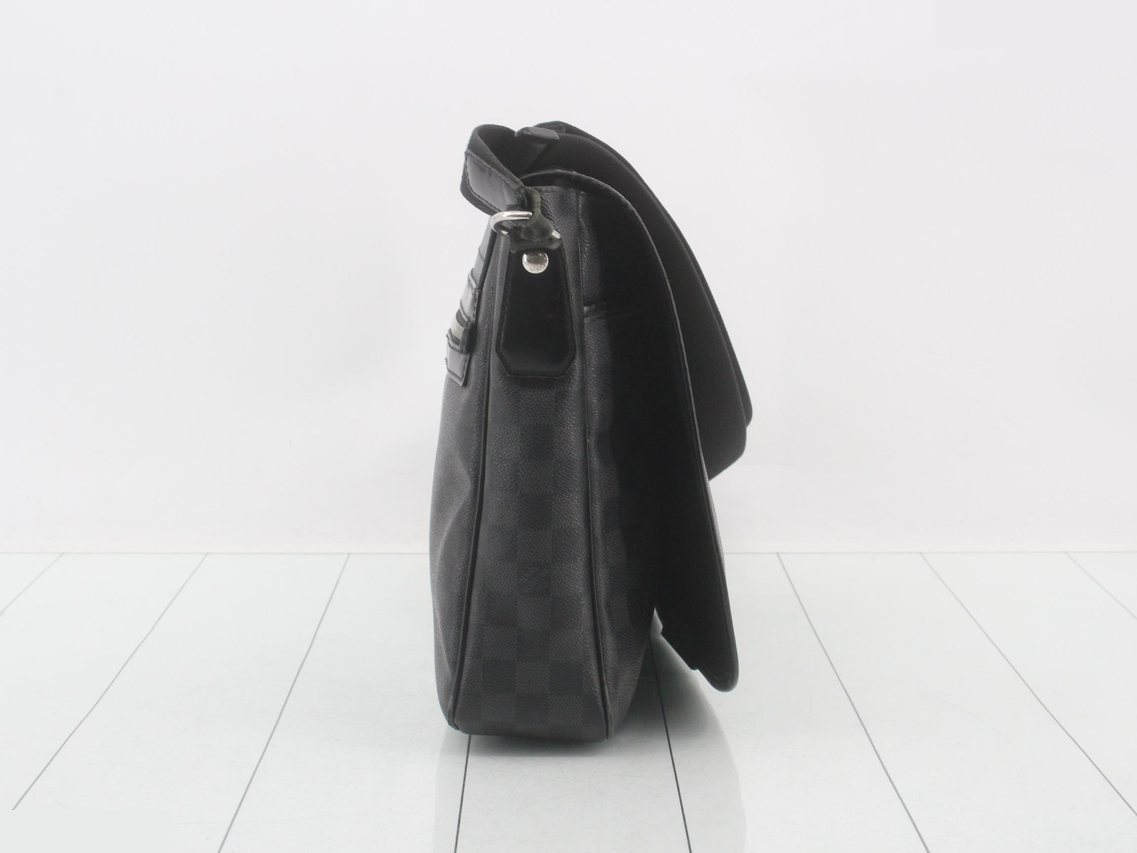 Damier Graphite Shoulder Bag — view 4