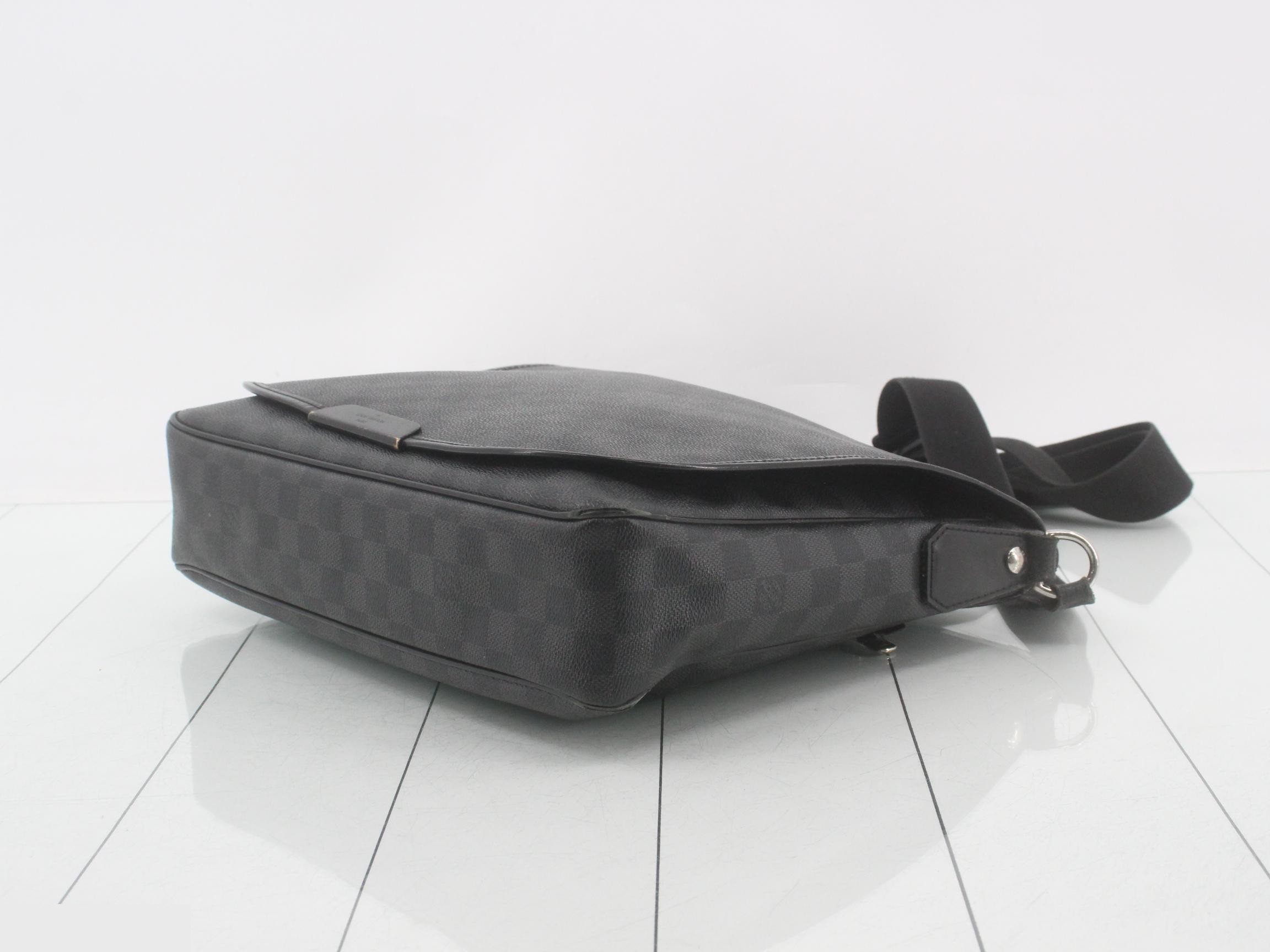 Damier Graphite Shoulder Bag — view 6