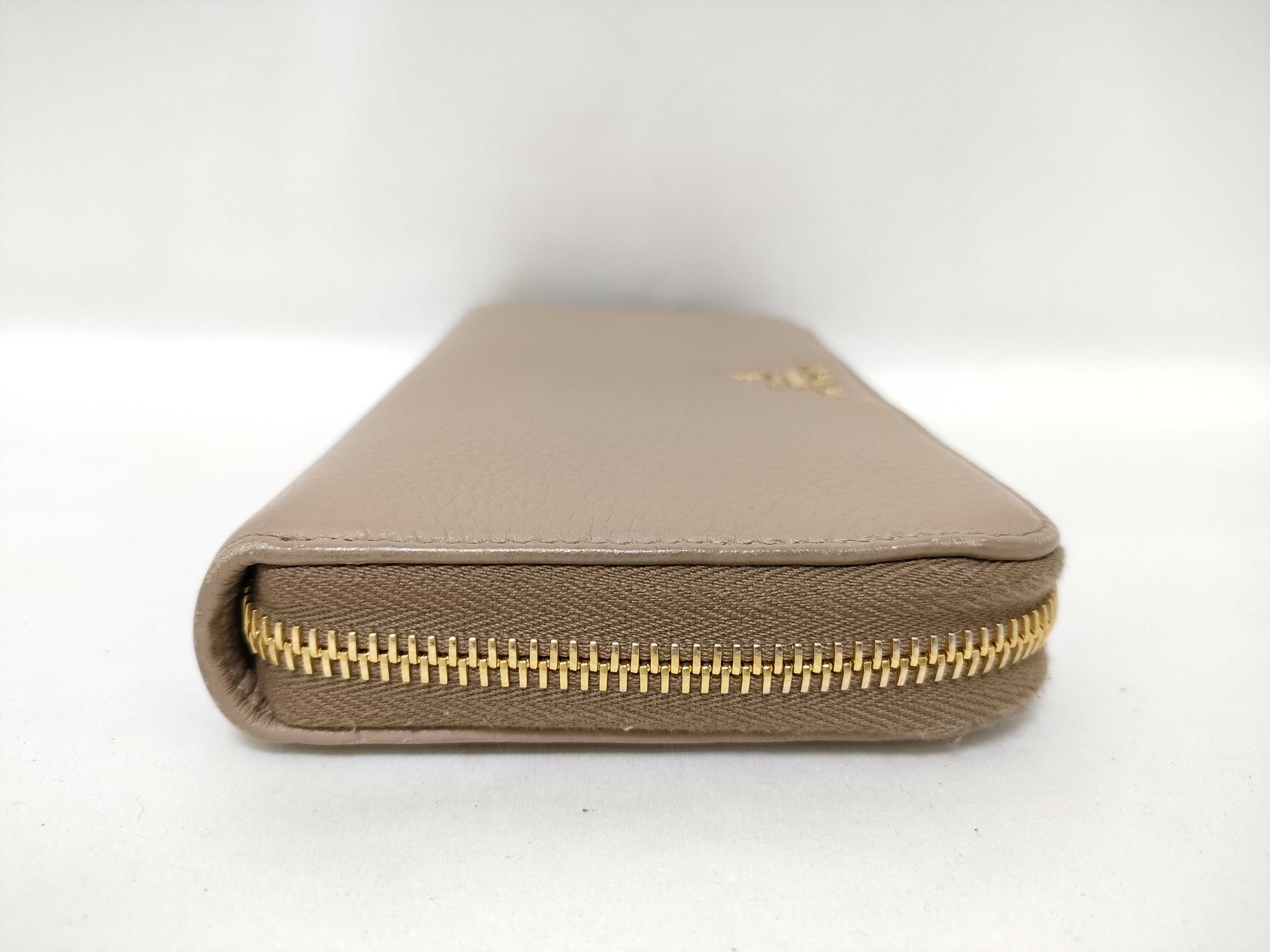 Saffiano Leather Round Zip Long Wallet 1ML506 RFID-protected, with Box and Certificate, Excellent Condition. — view 3