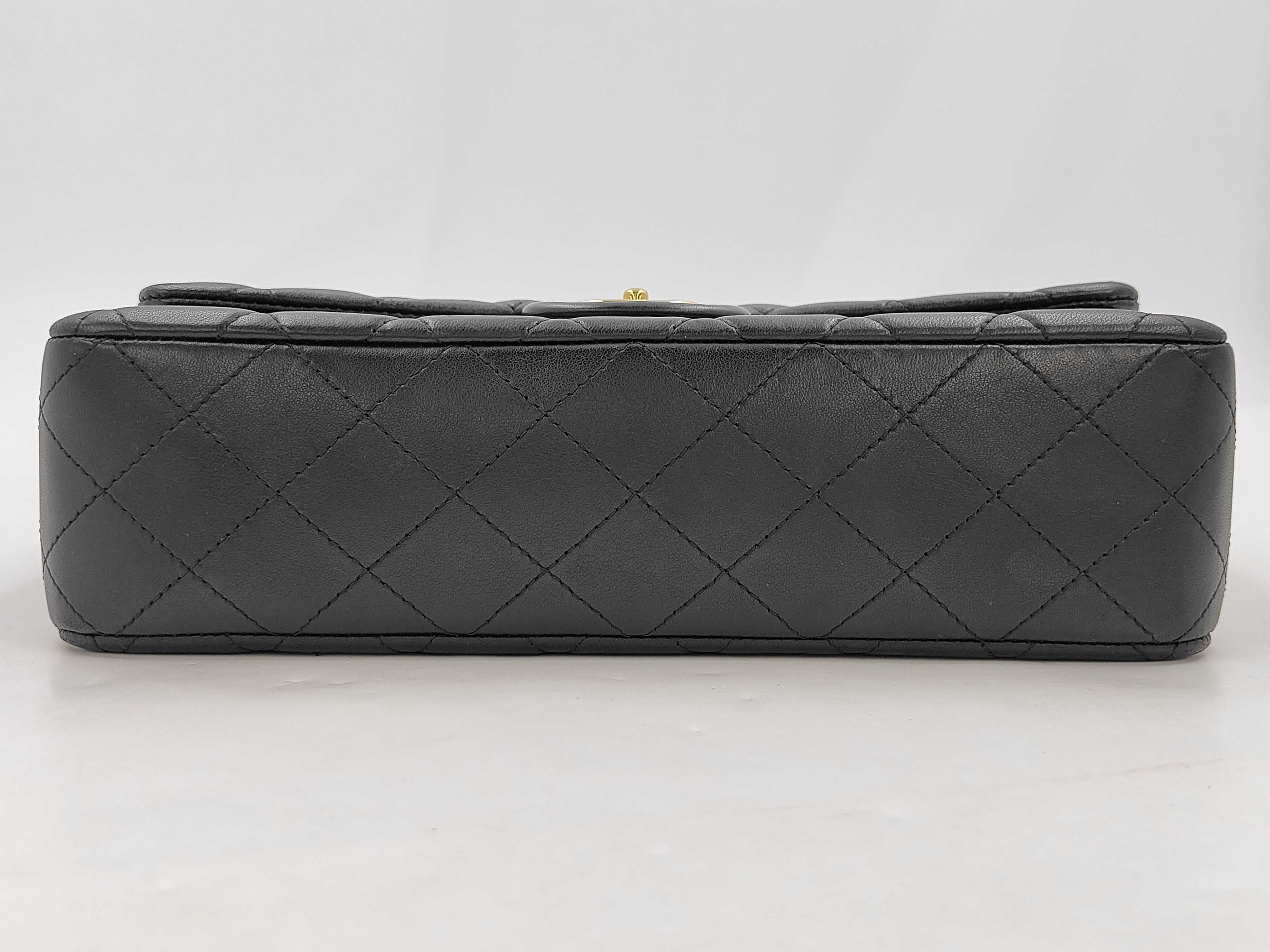 Double Flap CF Medium Chain Bag Black Gold Buckle Handbag — view 7