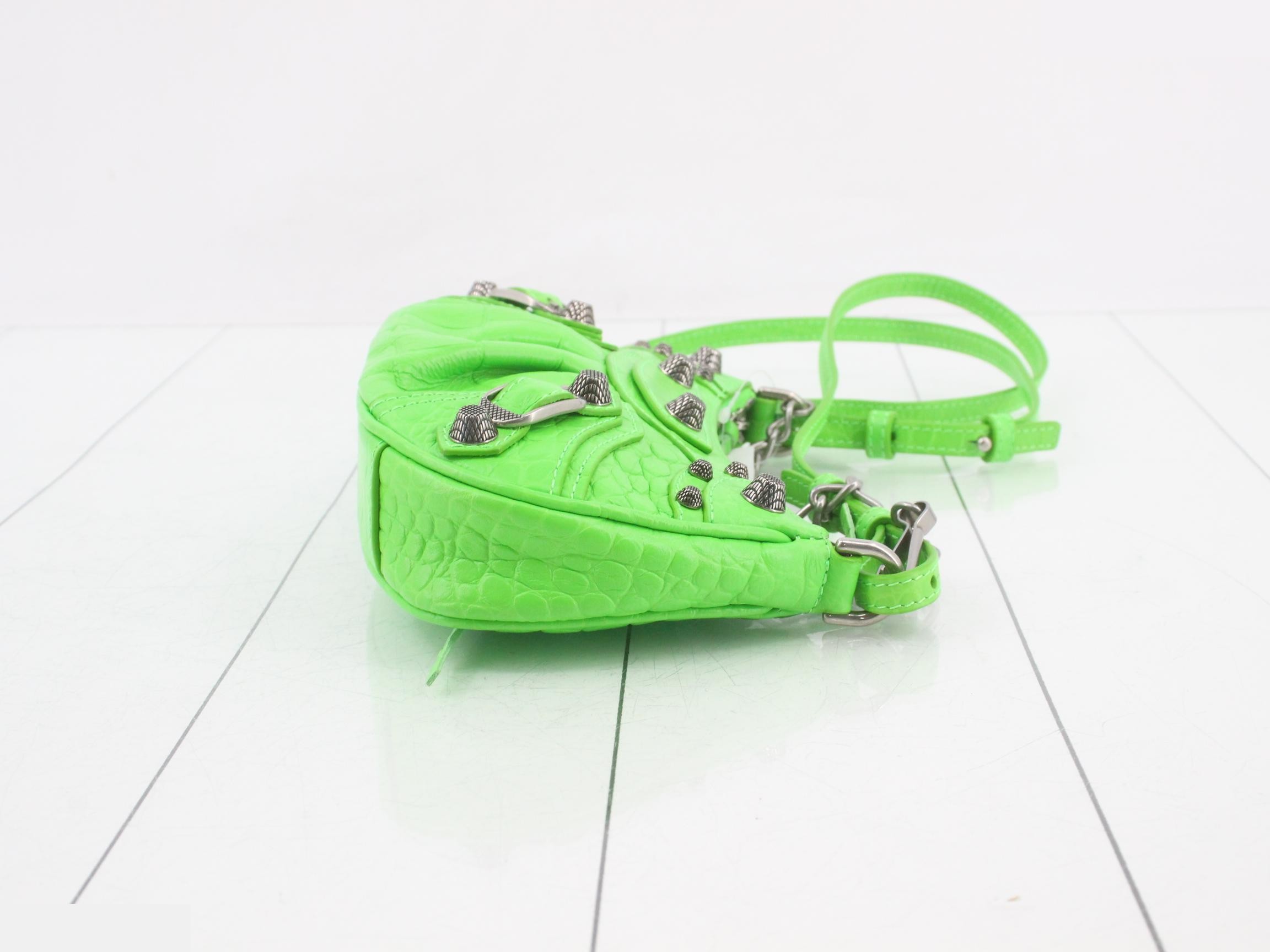 Le Cagole Shoulder Bag — view 3
