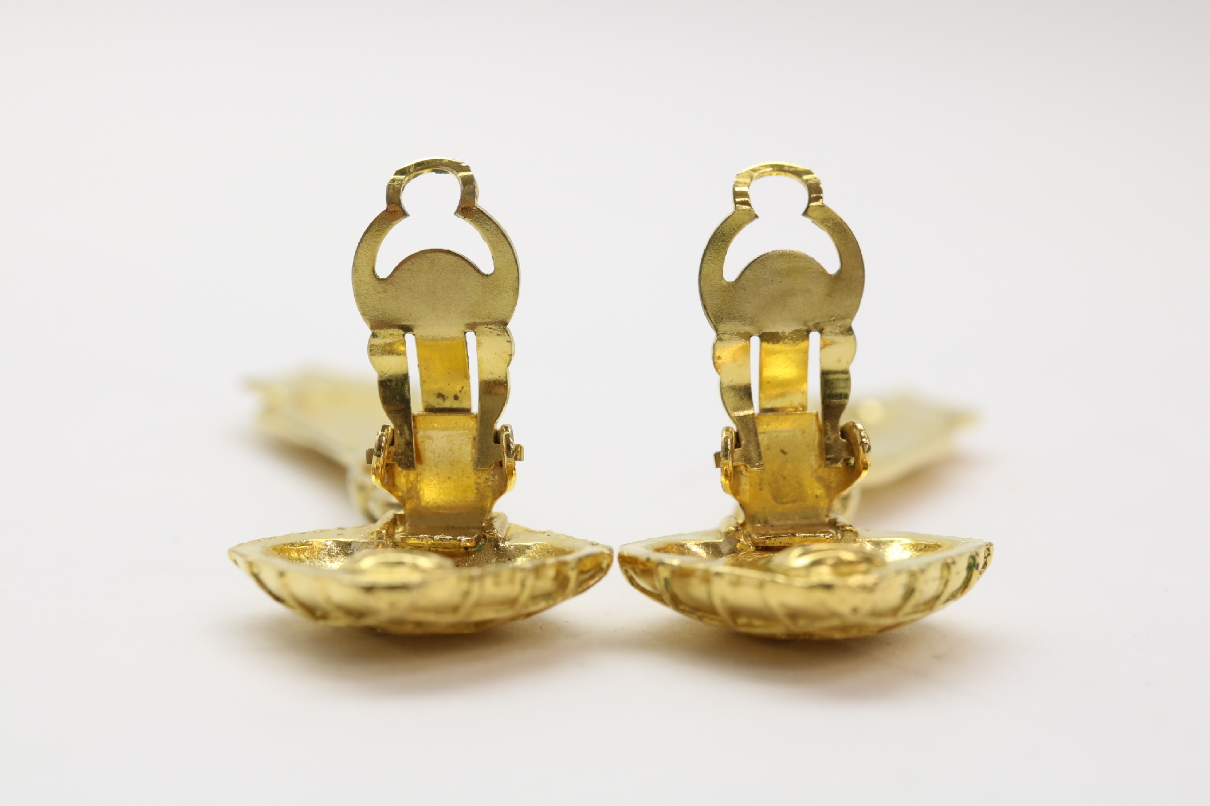 Matelassé Tie Motif Earrings — view 4