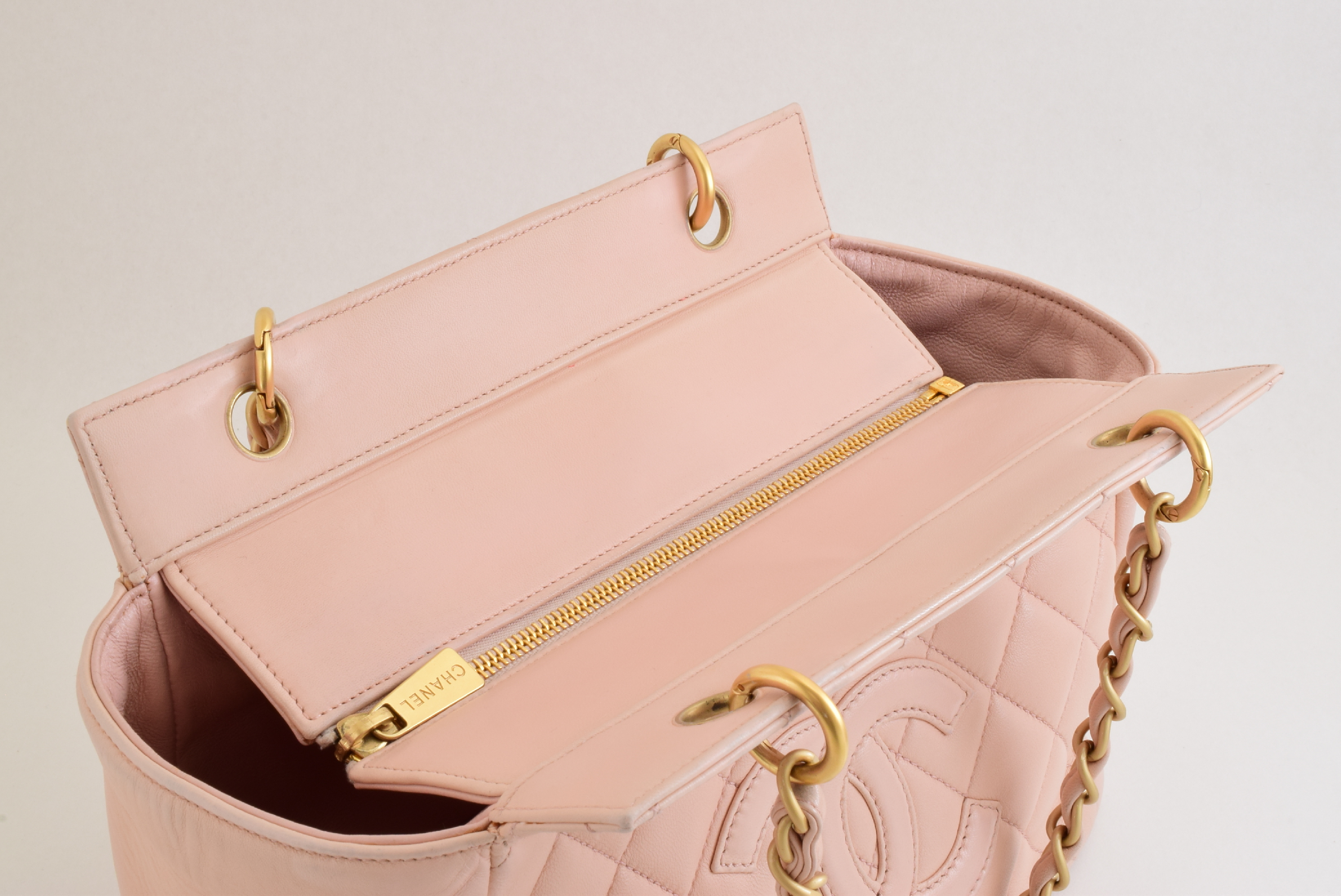 Matelassé Tote Chain Coco Lambskin Shoulder Bag — view 9