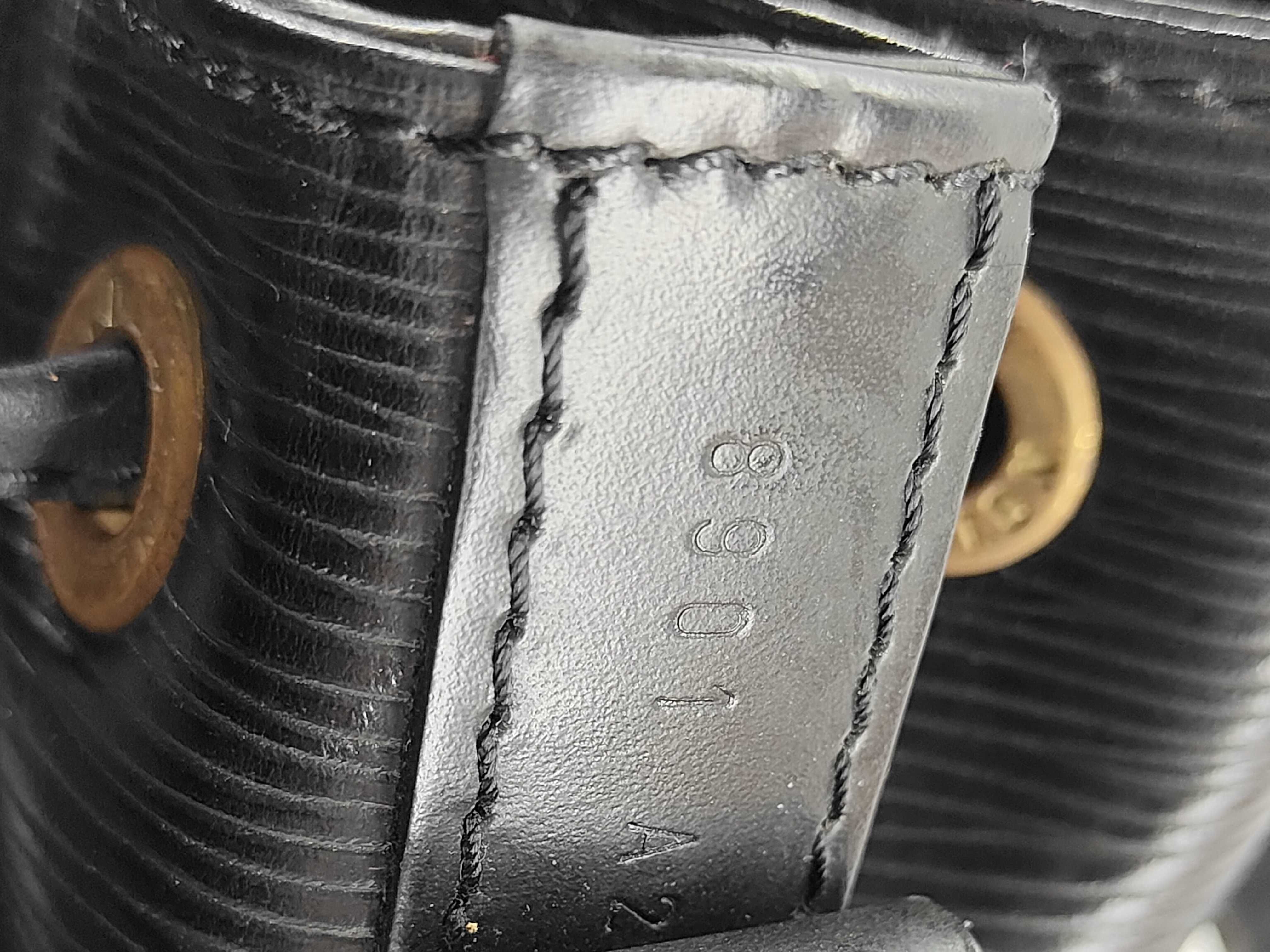 Epi Louis Vuitton Epi Petit Noe Shoulder Bag — view 11