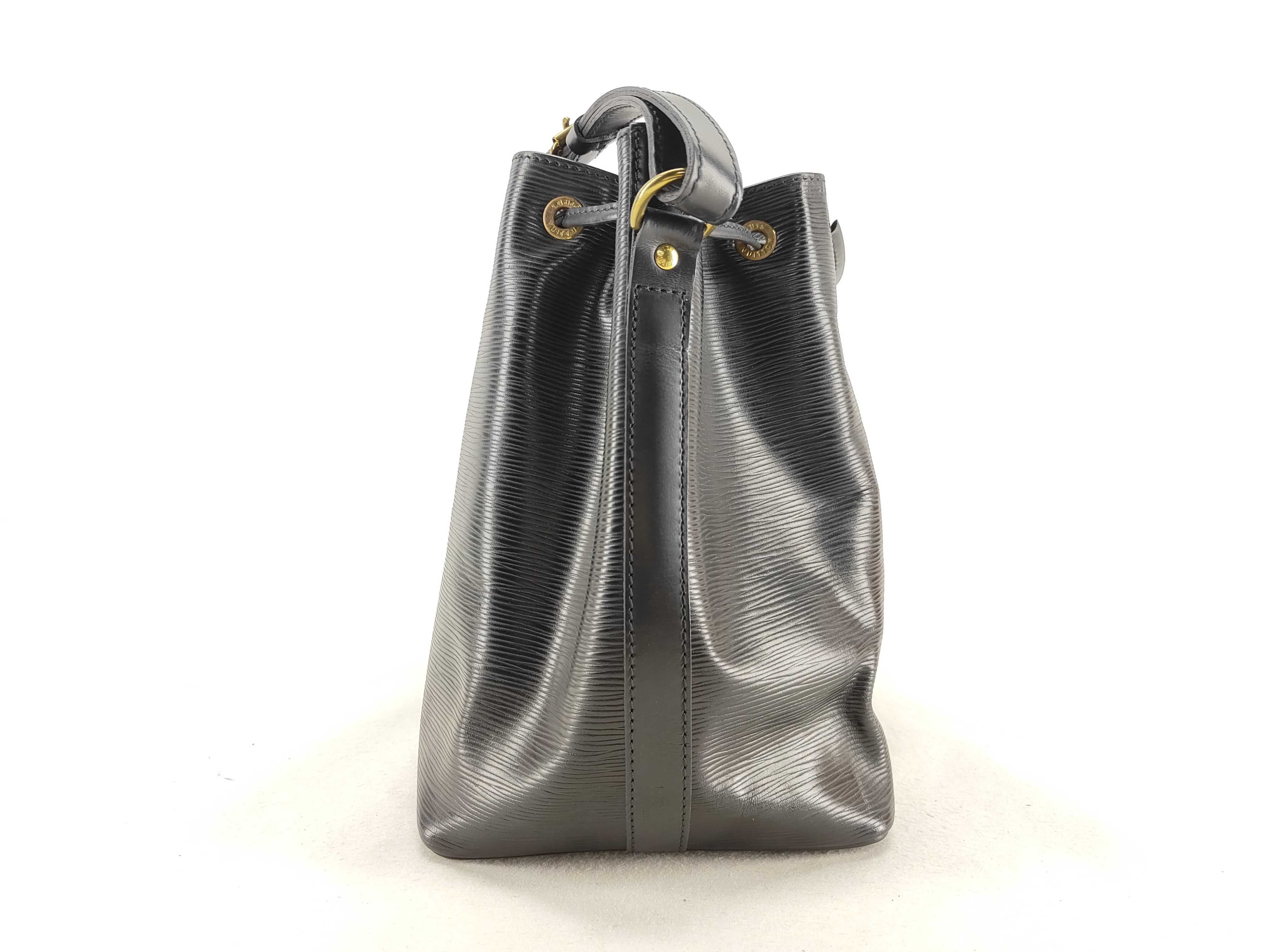 Epi Louis Vuitton Epi Petit Noe Shoulder Bag — view 3