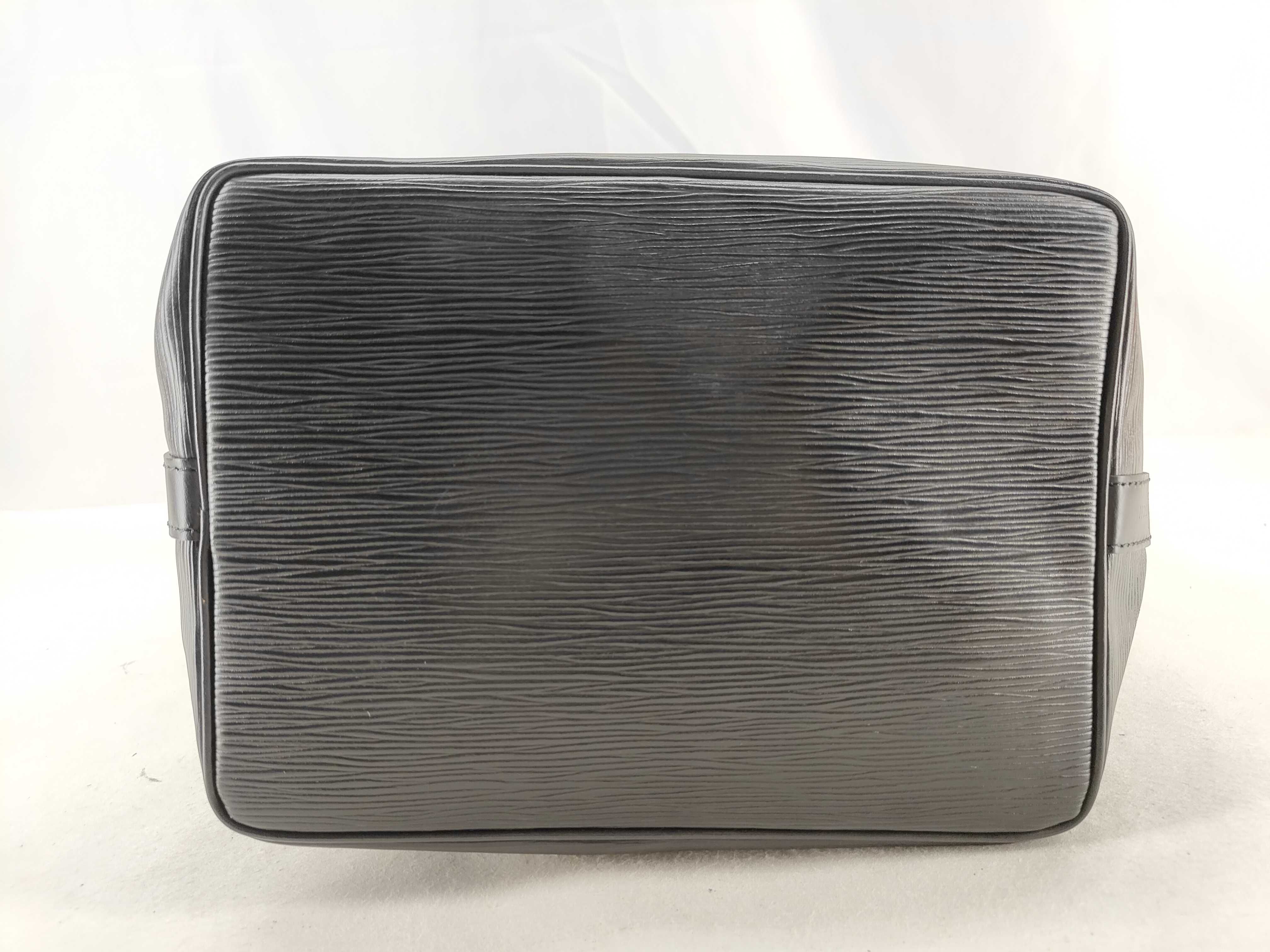 Epi Louis Vuitton Epi Petit Noe Shoulder Bag — view 9