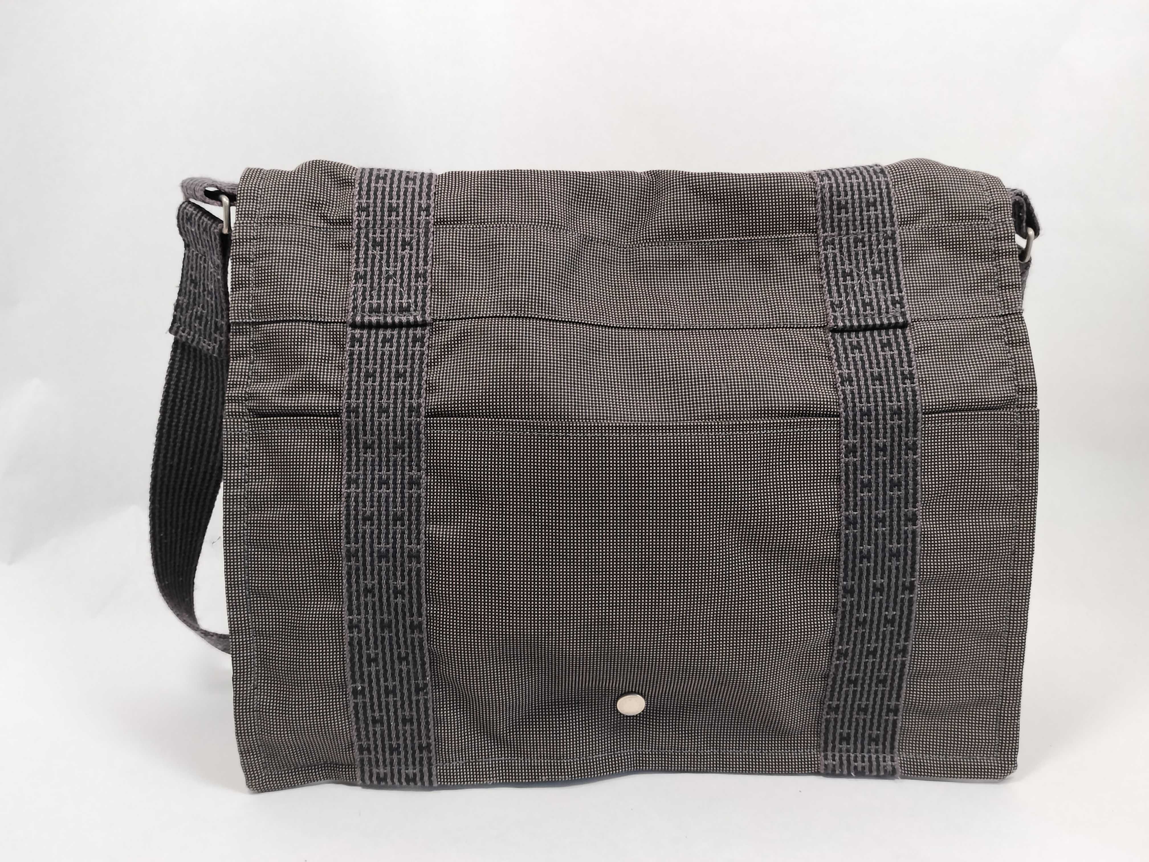 Herline Bassas MM Shoulder Bag