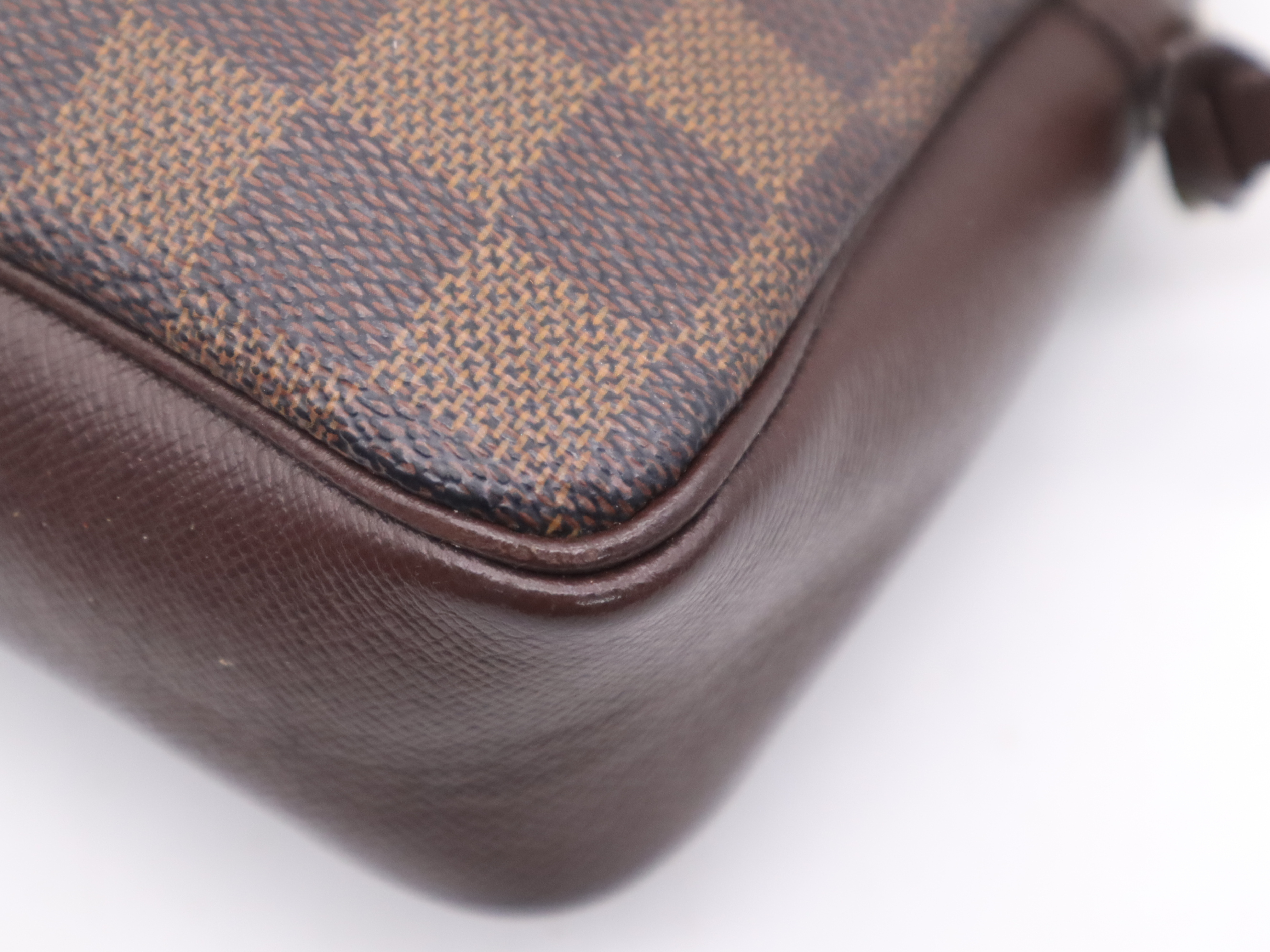 N51982 Damier Trouse Makeup Handbag — view 9