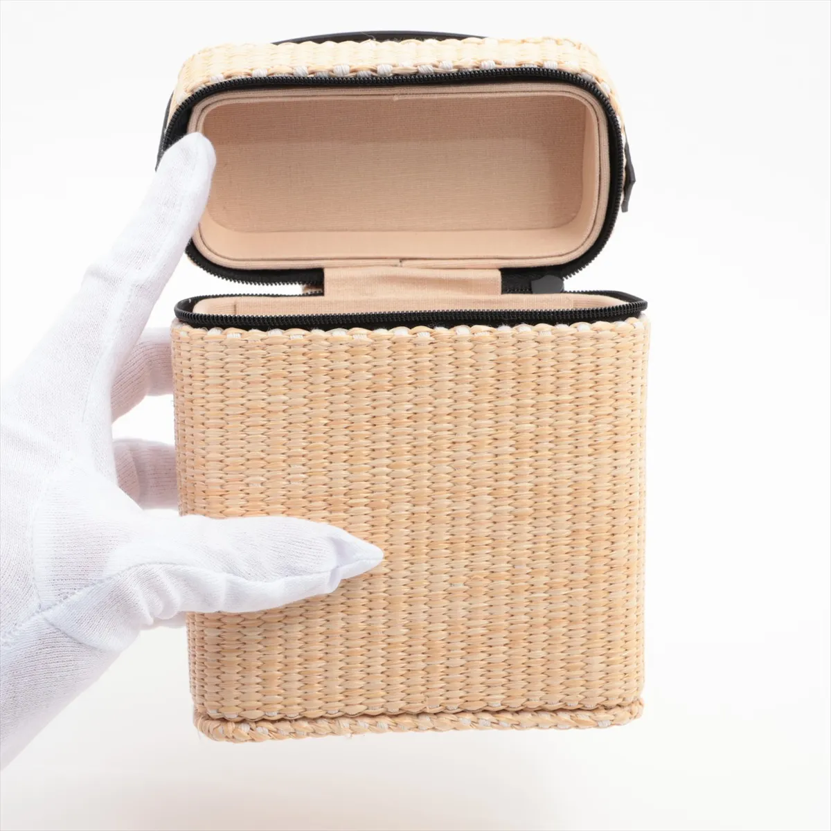 Les Beiges Panier des Essentiels Rattan Pouch, Natural with Black Hardware — view 3