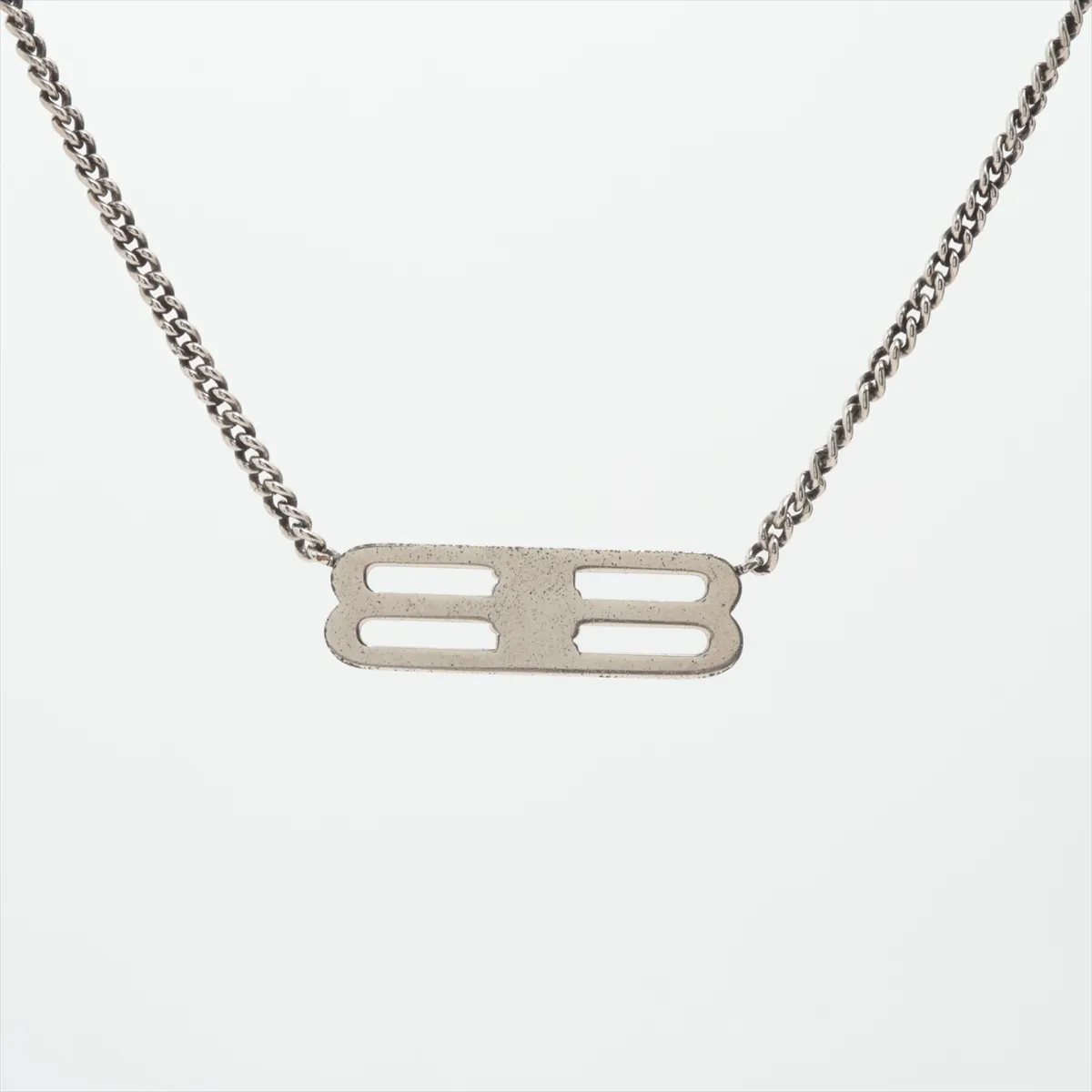 BB logo necklace, metal, silver, dents, — view 2