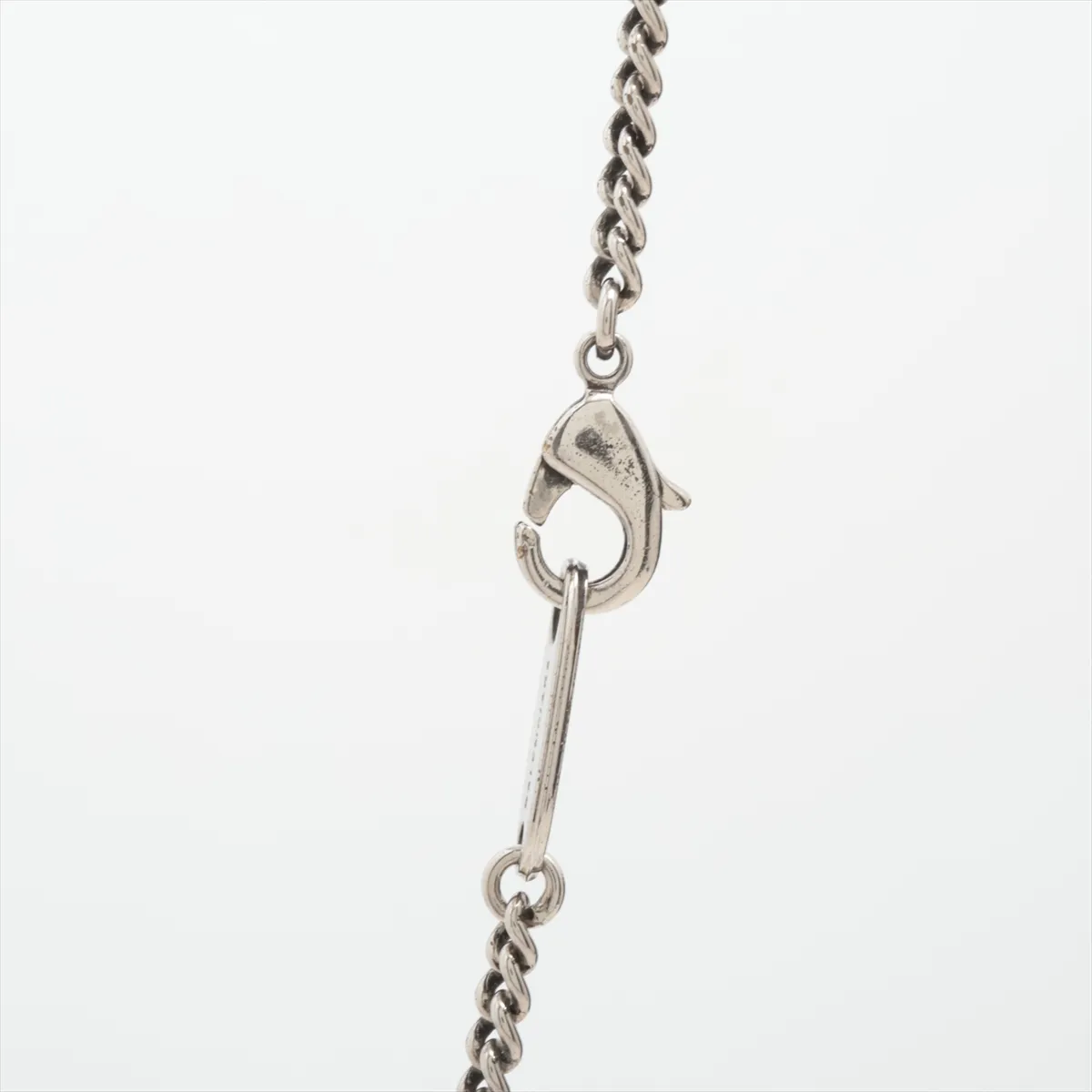 BB logo necklace, metal, silver, dents, — view 3