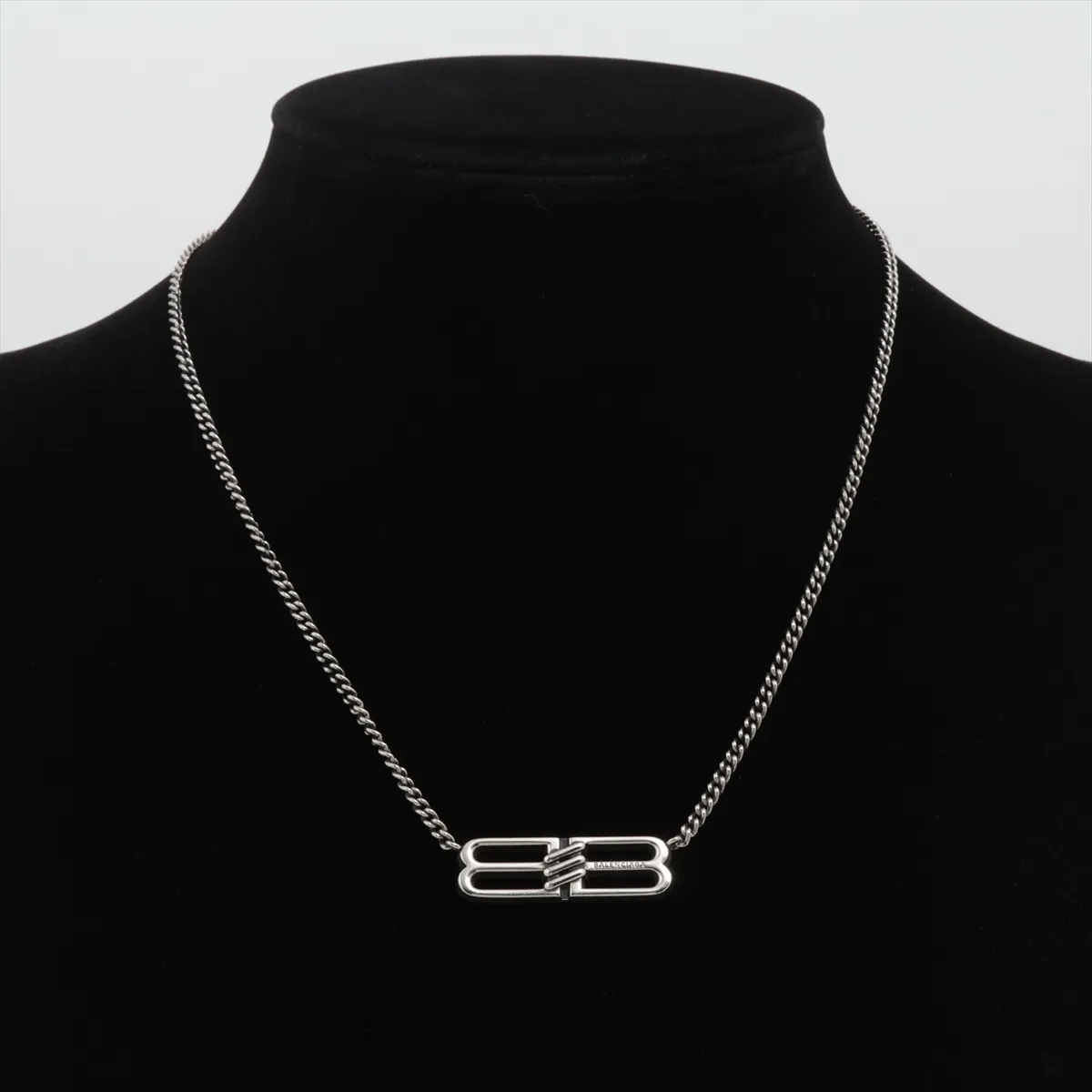 BB logo necklace, metal, silver, dents, — view 5