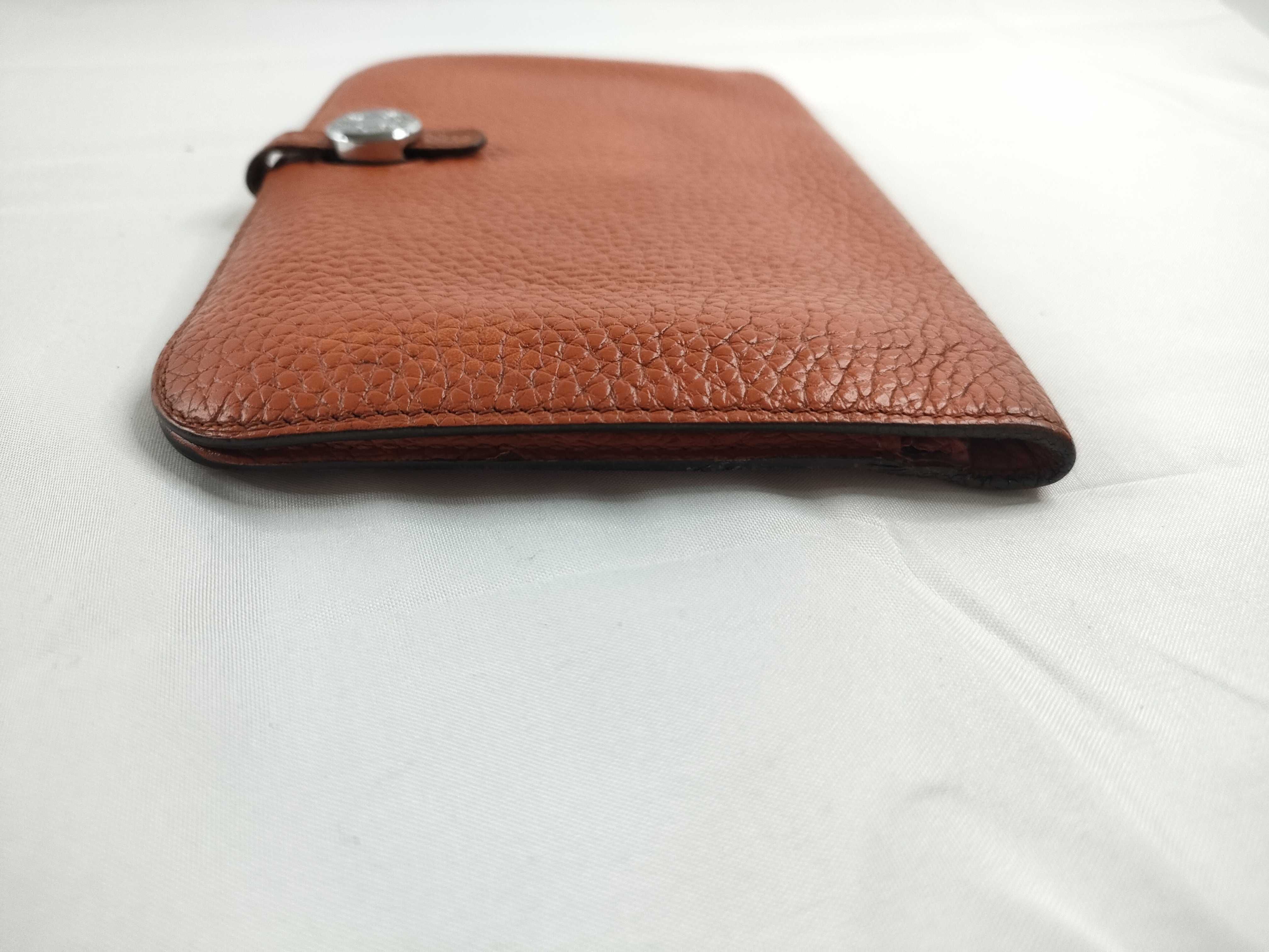 Dogon Leather Bi-fold Long Wallet with Engraving — view 7