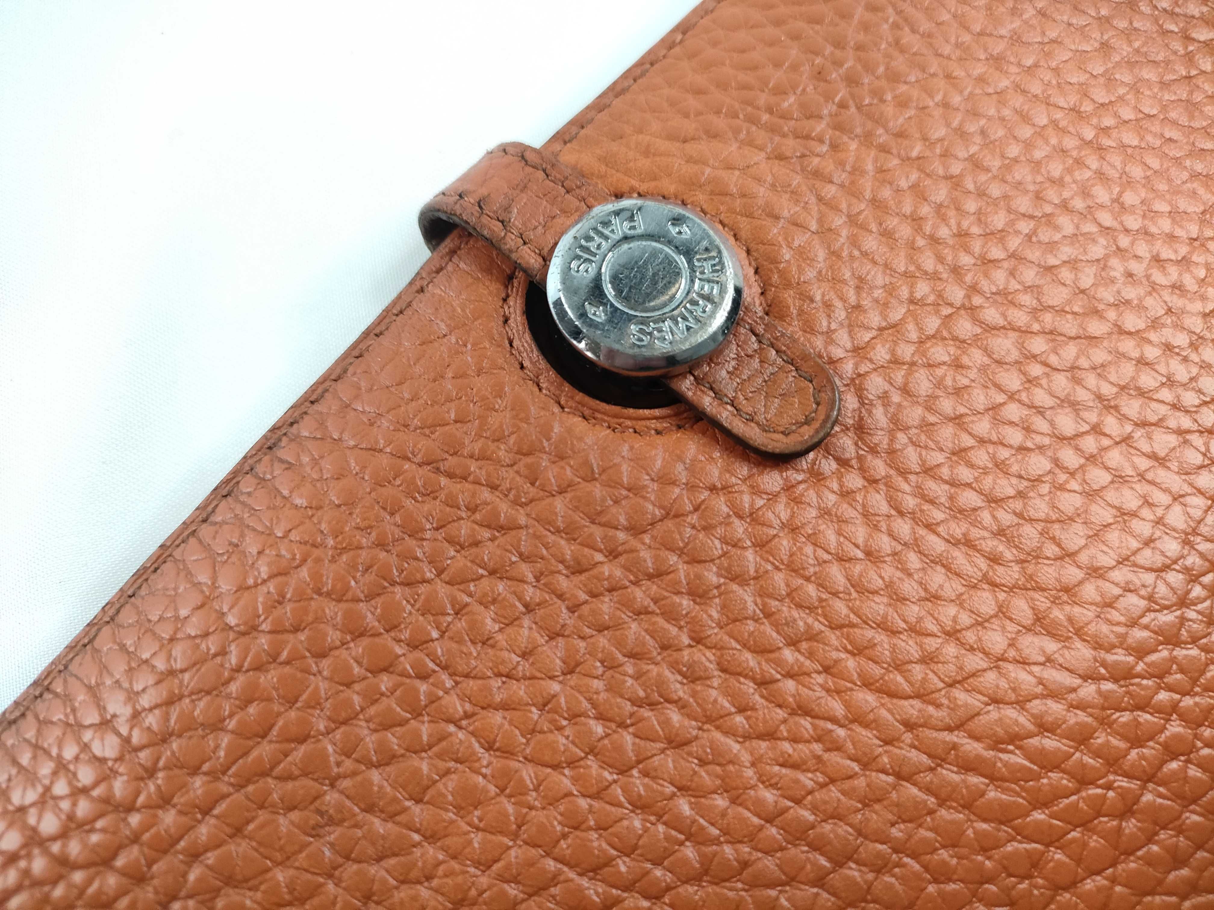 Dogon Leather Bi-fold Long Wallet with Engraving — view 8