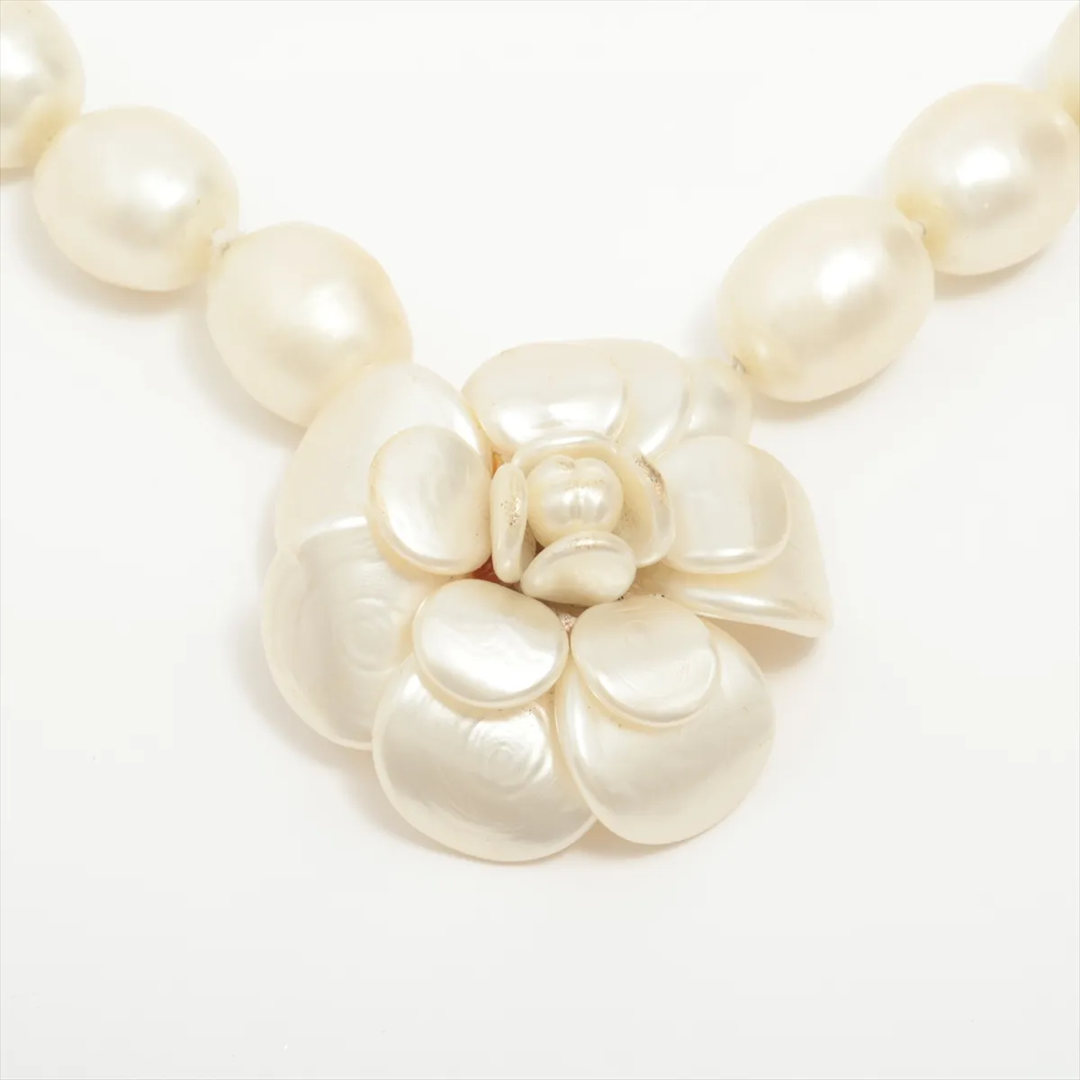 Camellia 97P Choker GP x Fake Pearl — view 2