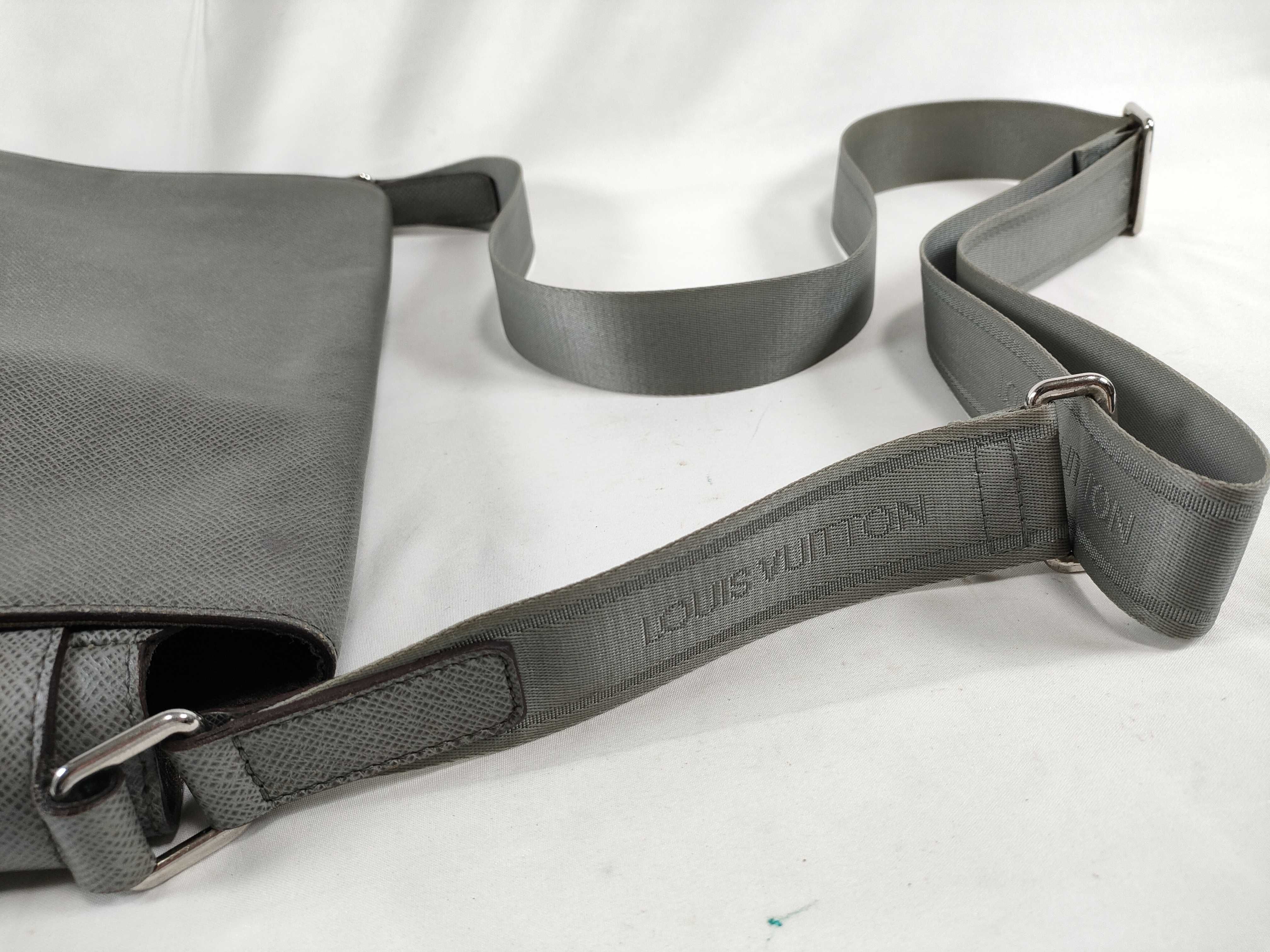 Taiga Roman MM Leather Shoulder Bag (Serial Number) — view 3
