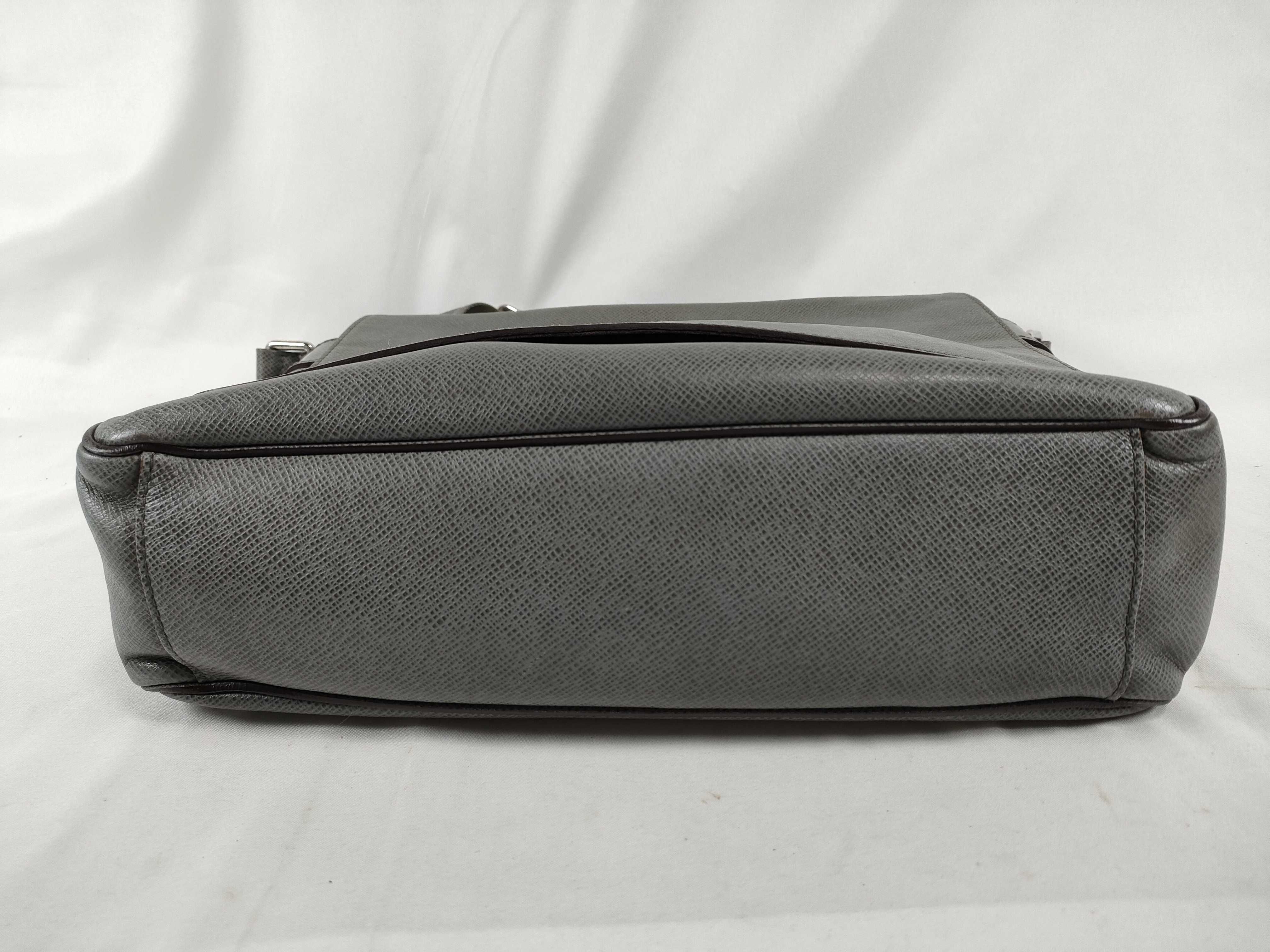 Taiga Roman MM Leather Shoulder Bag (Serial Number) — view 7