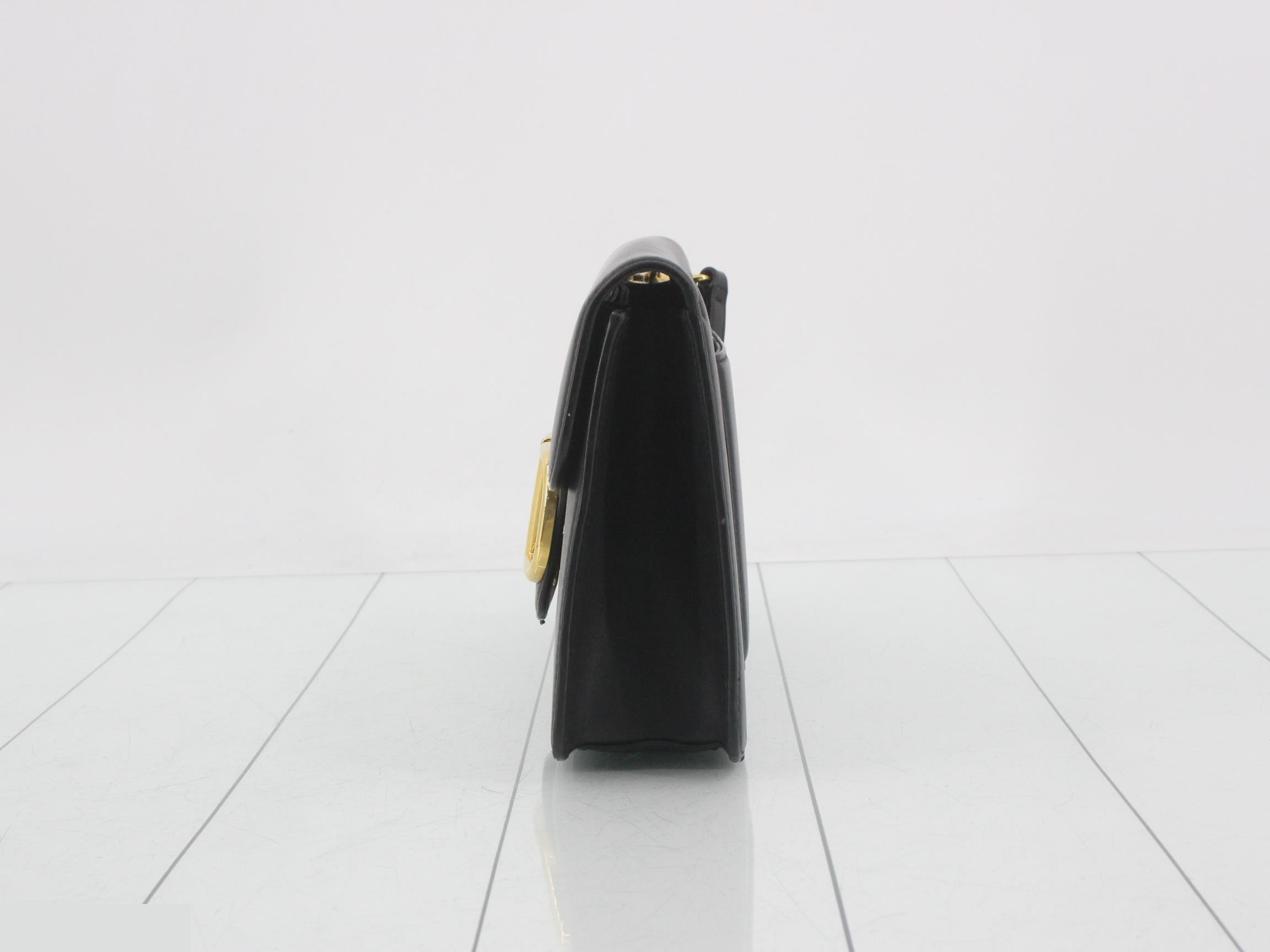 clutch bag — view 3