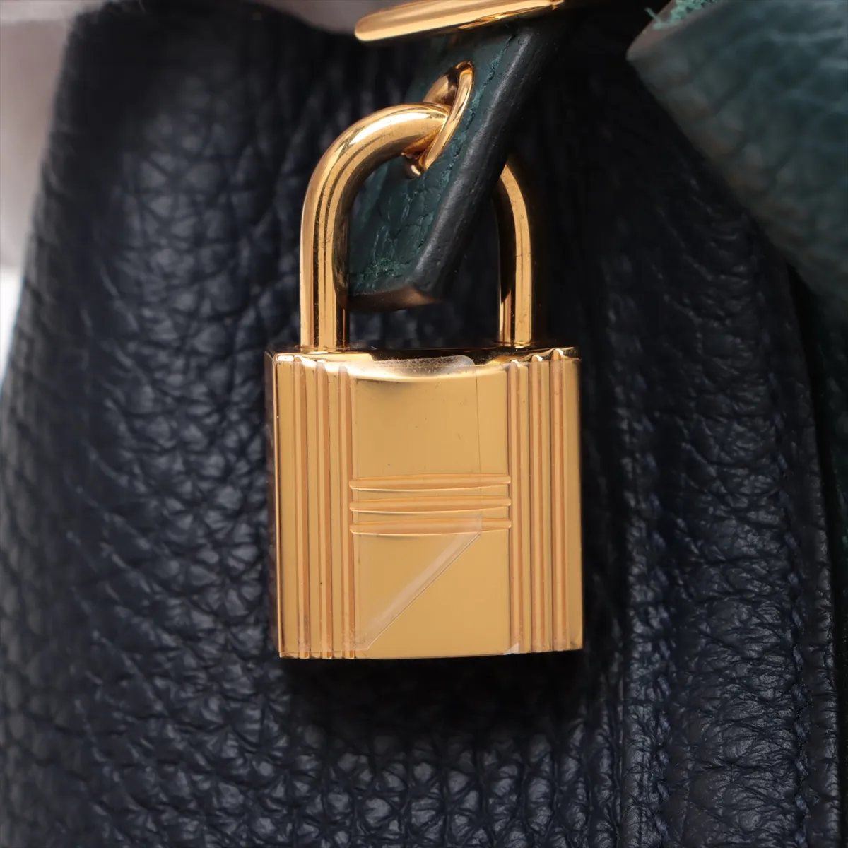 Picotan Lock 22 MM Cazac 2 Taurillon Clemence Vert Bosfort x Black x Deep Blue Gold hardware Y:2020 Cadena cannot be unlocked without key — view 11