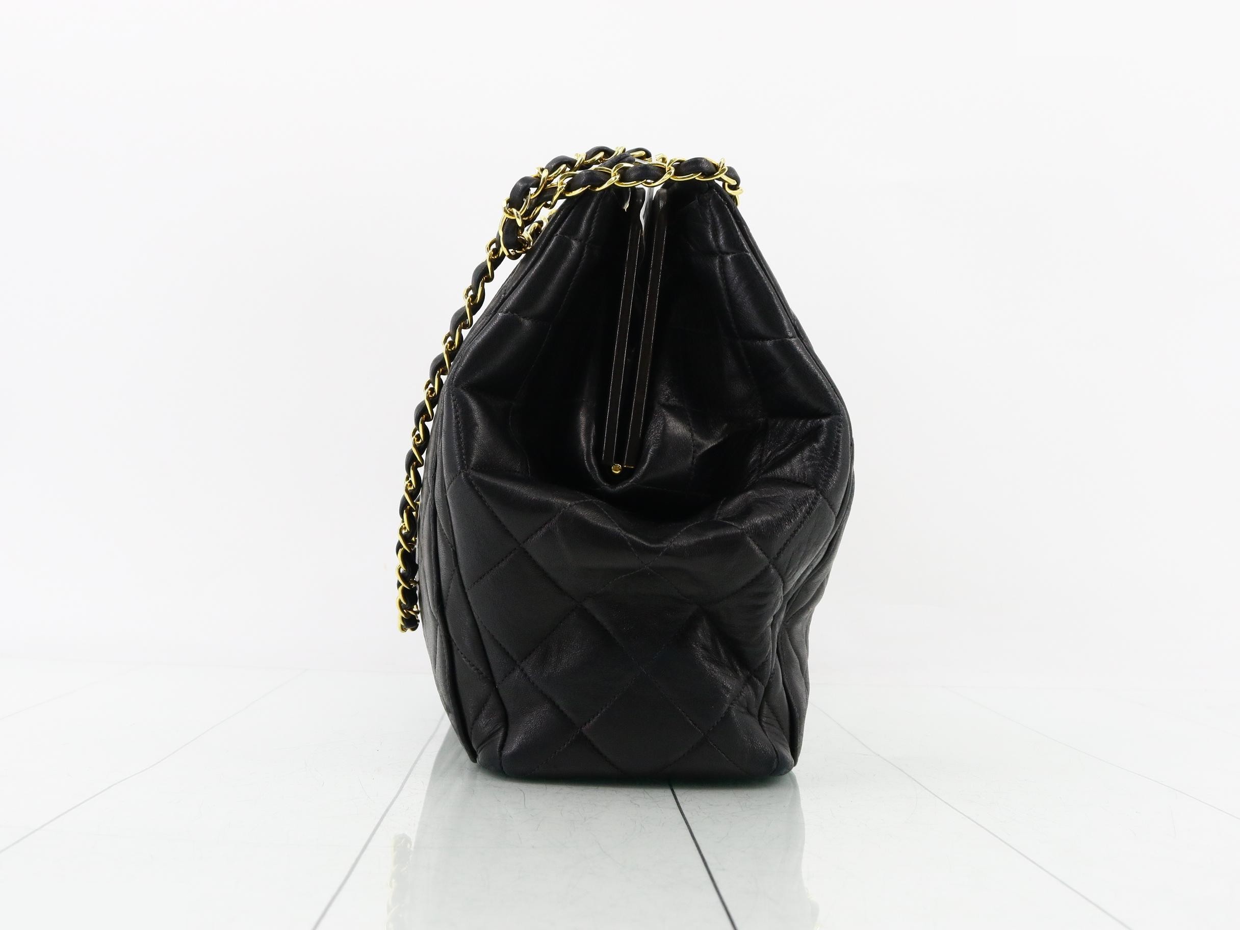 Matelassé coin purse chain tote bag — view 3