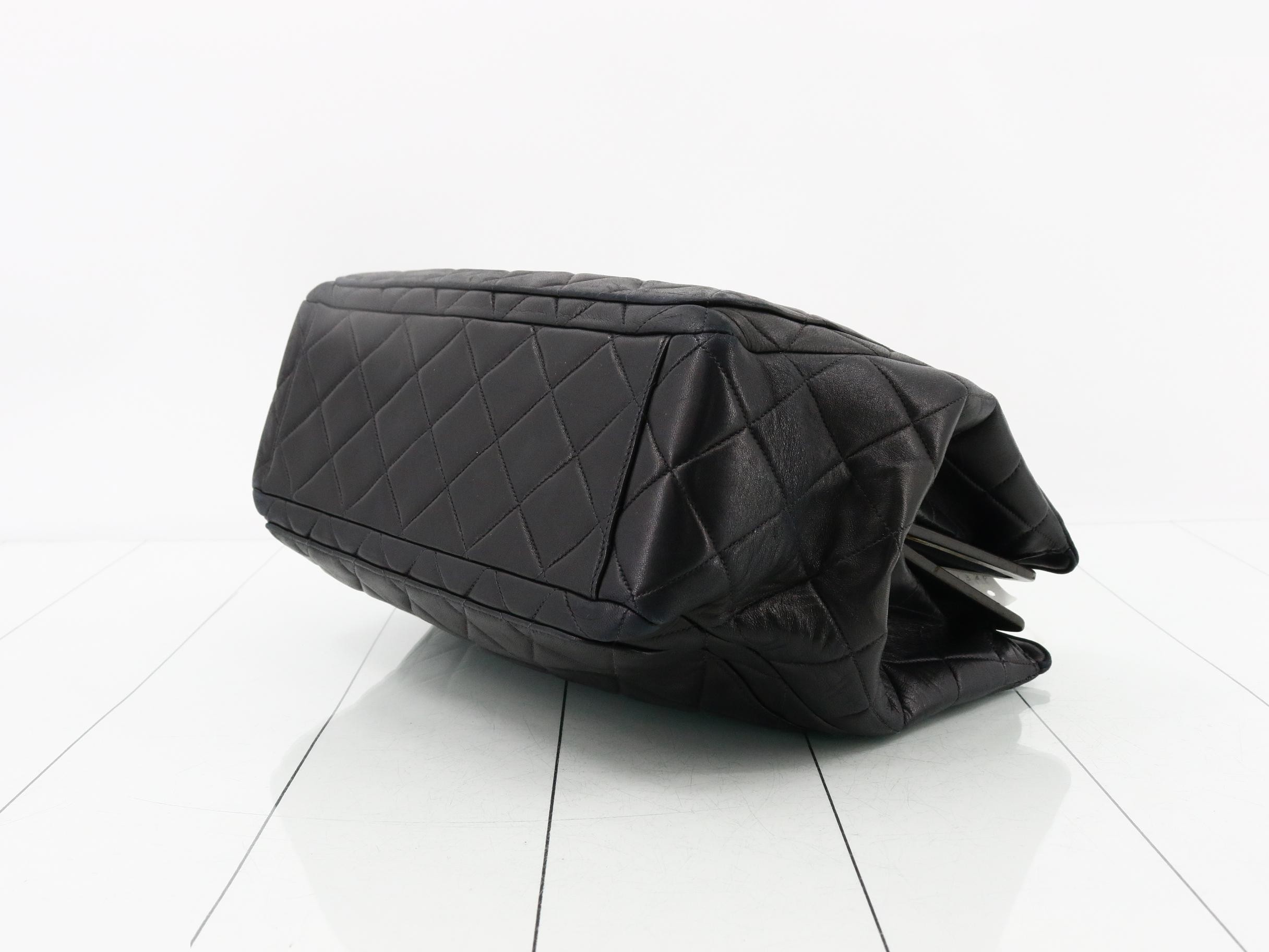 Matelassé coin purse chain tote bag — view 6