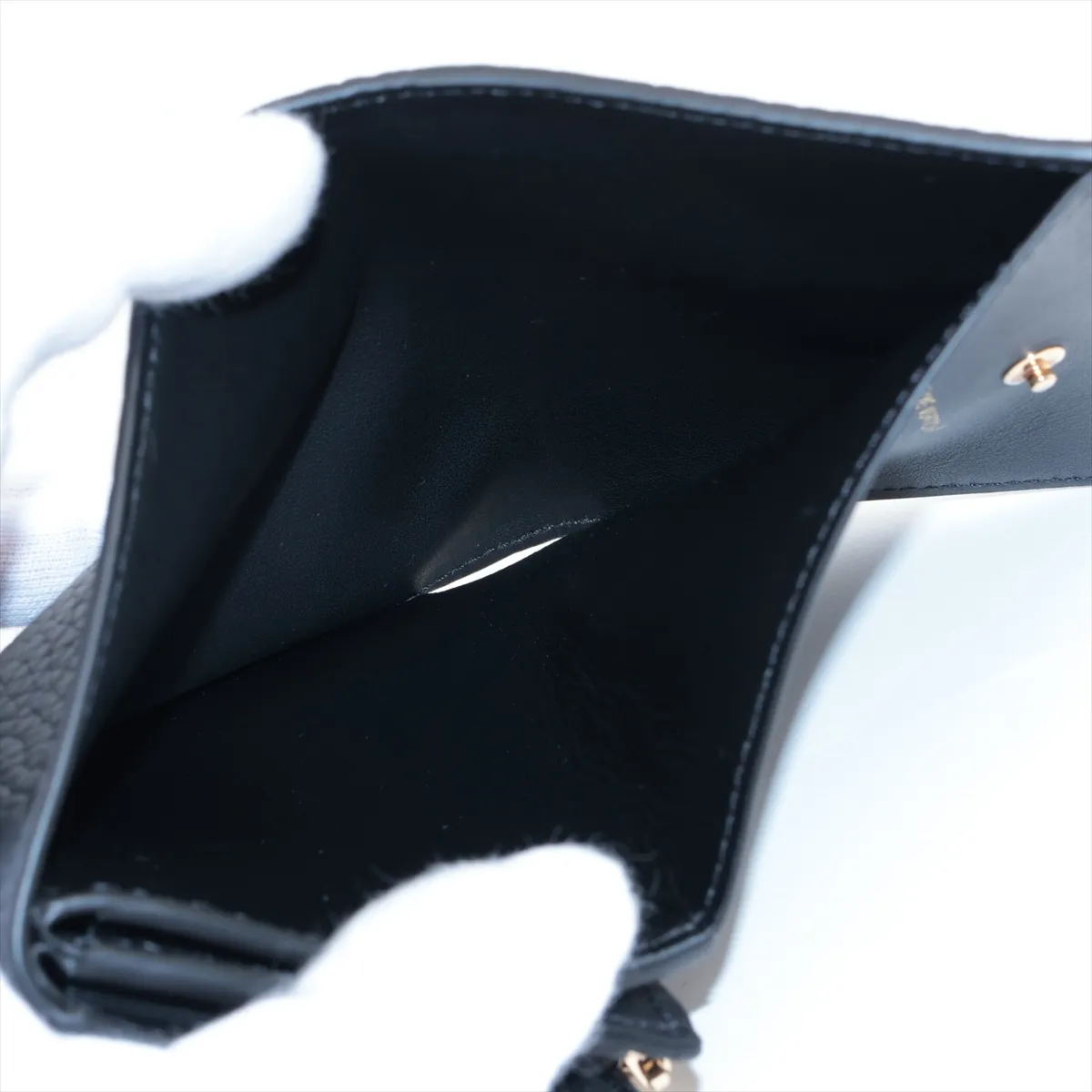 Taurillon Portefeuille Capucines Tiny M12149 Black Compact Wallet (RFID detected) — view 4