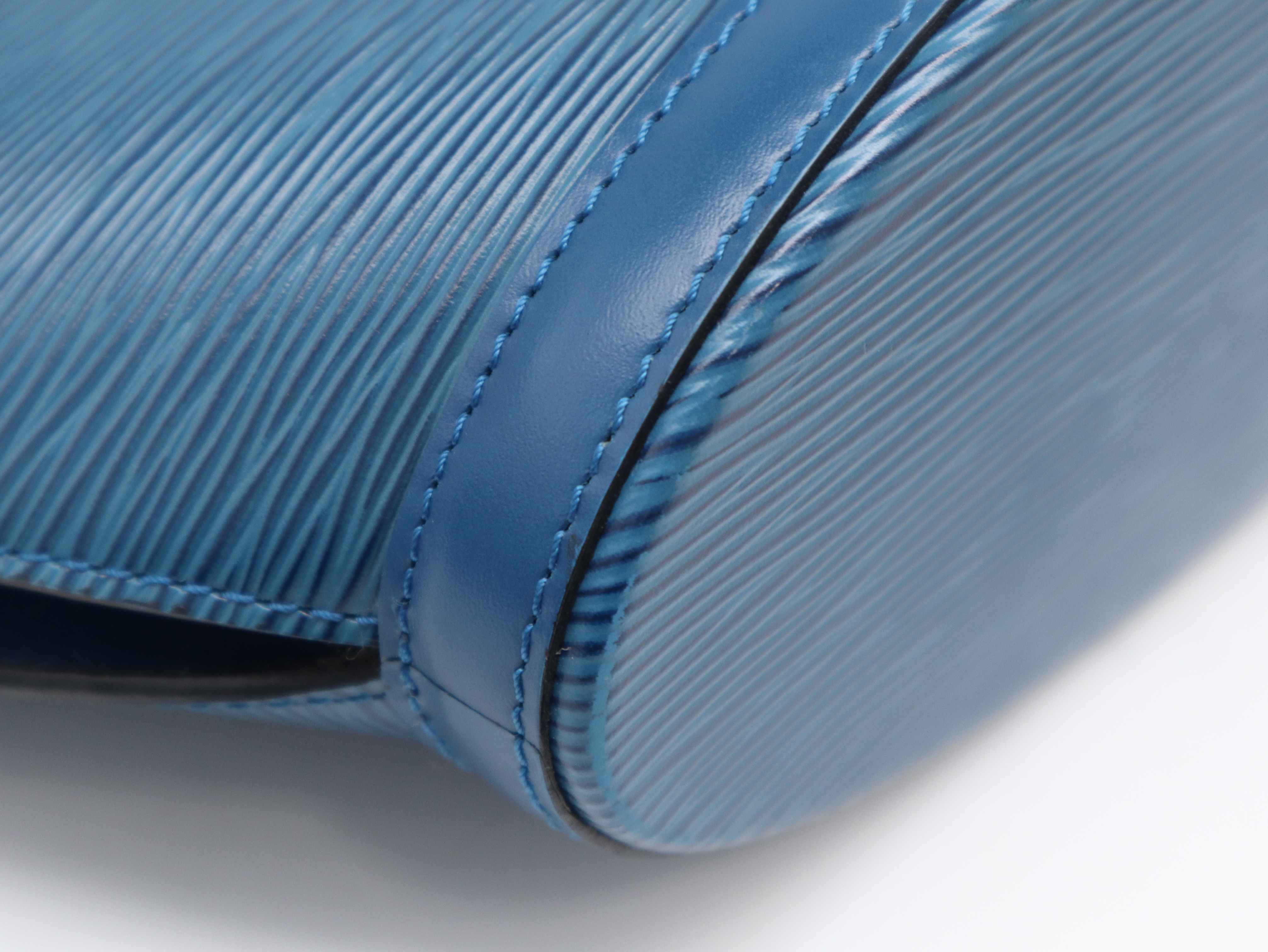 M52275 Epi Saint Jacques Toledo Blue Handbag — view 9